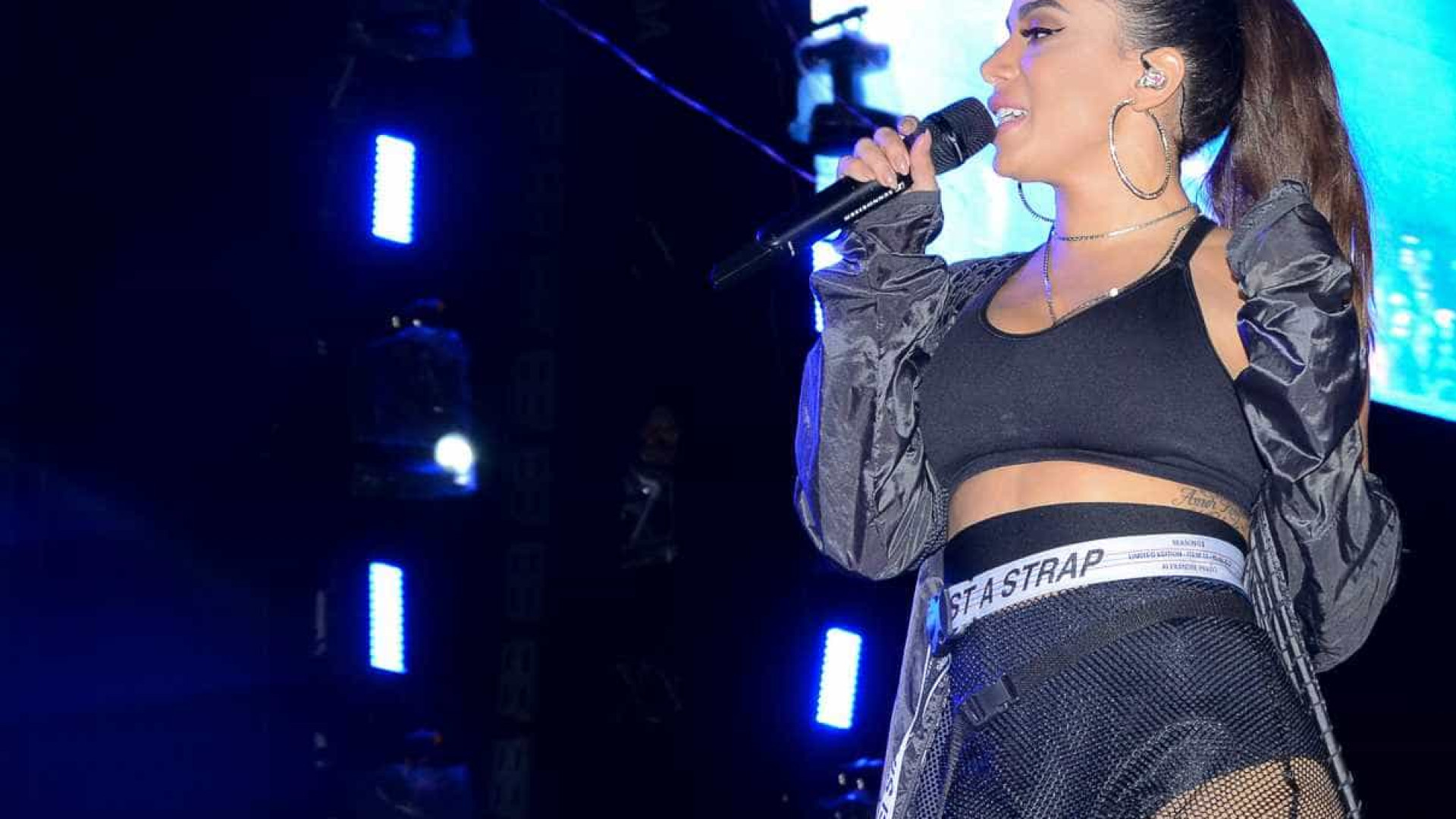 Colunista publica foto inédita do casamento de Anitta na Amazônia