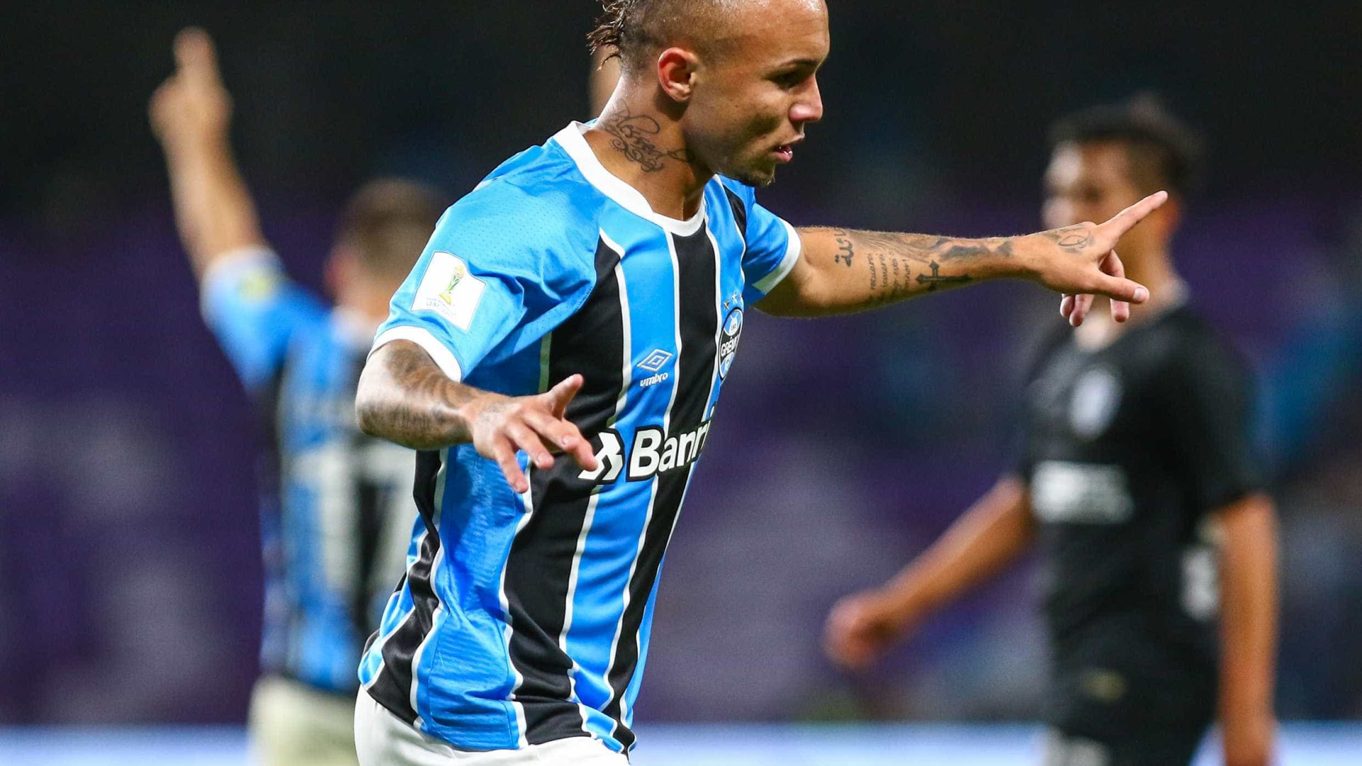 Grêmio planeja volta de Everton contra o Flamengo