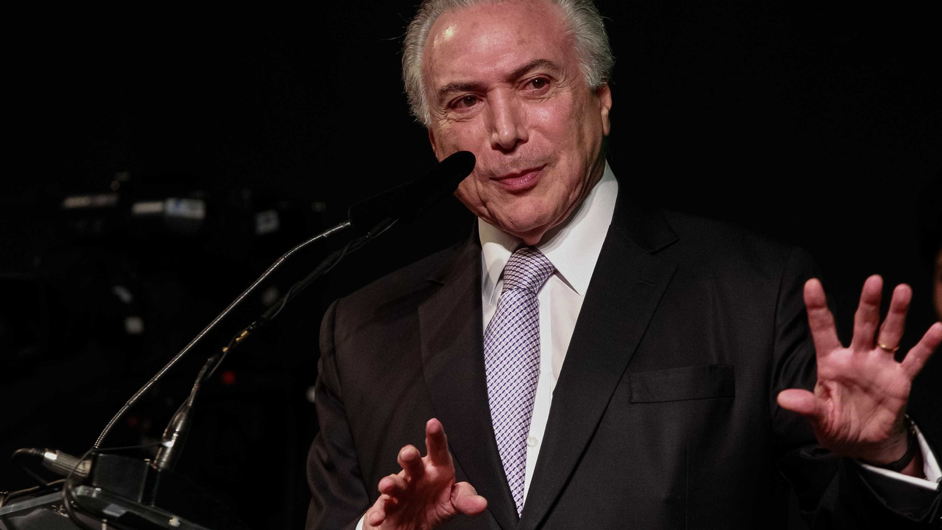 Temer afasta vice-presidentes da Caixa por 15 dias