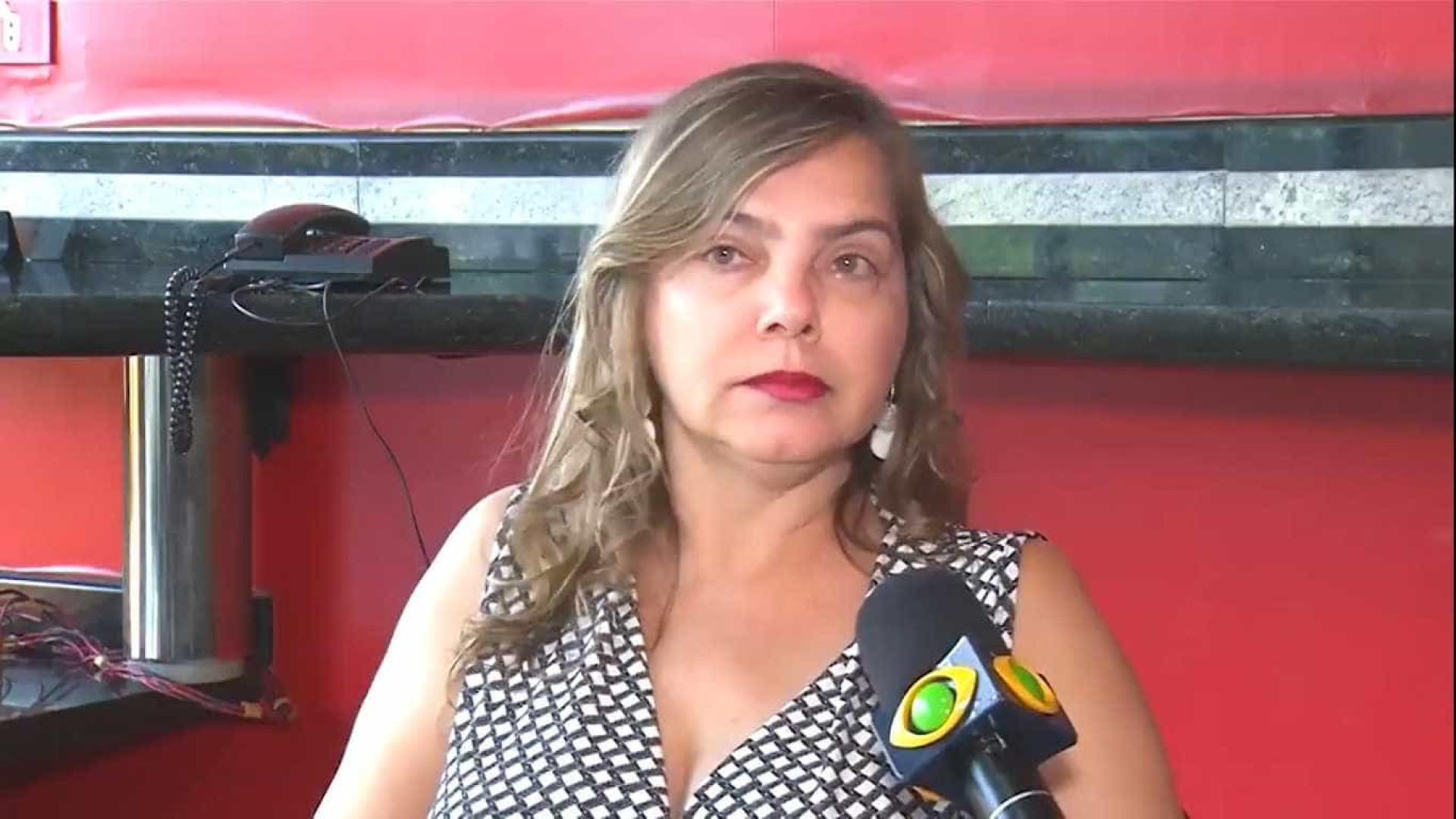 Procuradora agride repórter quer questionou aumento do salário dos vereadores