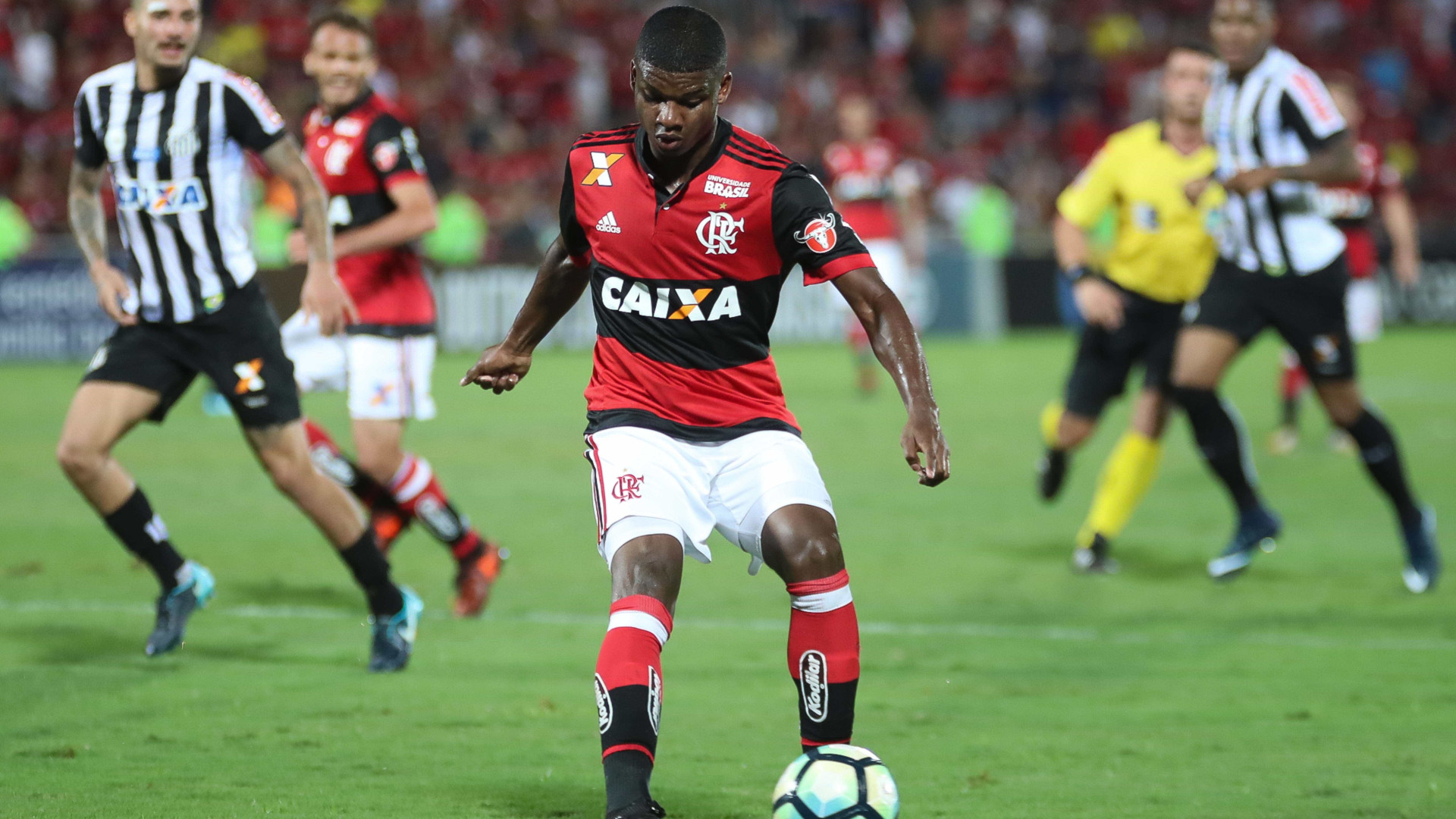Joia do Flamengo de 17 anos entra na mira de gigantes da Itália