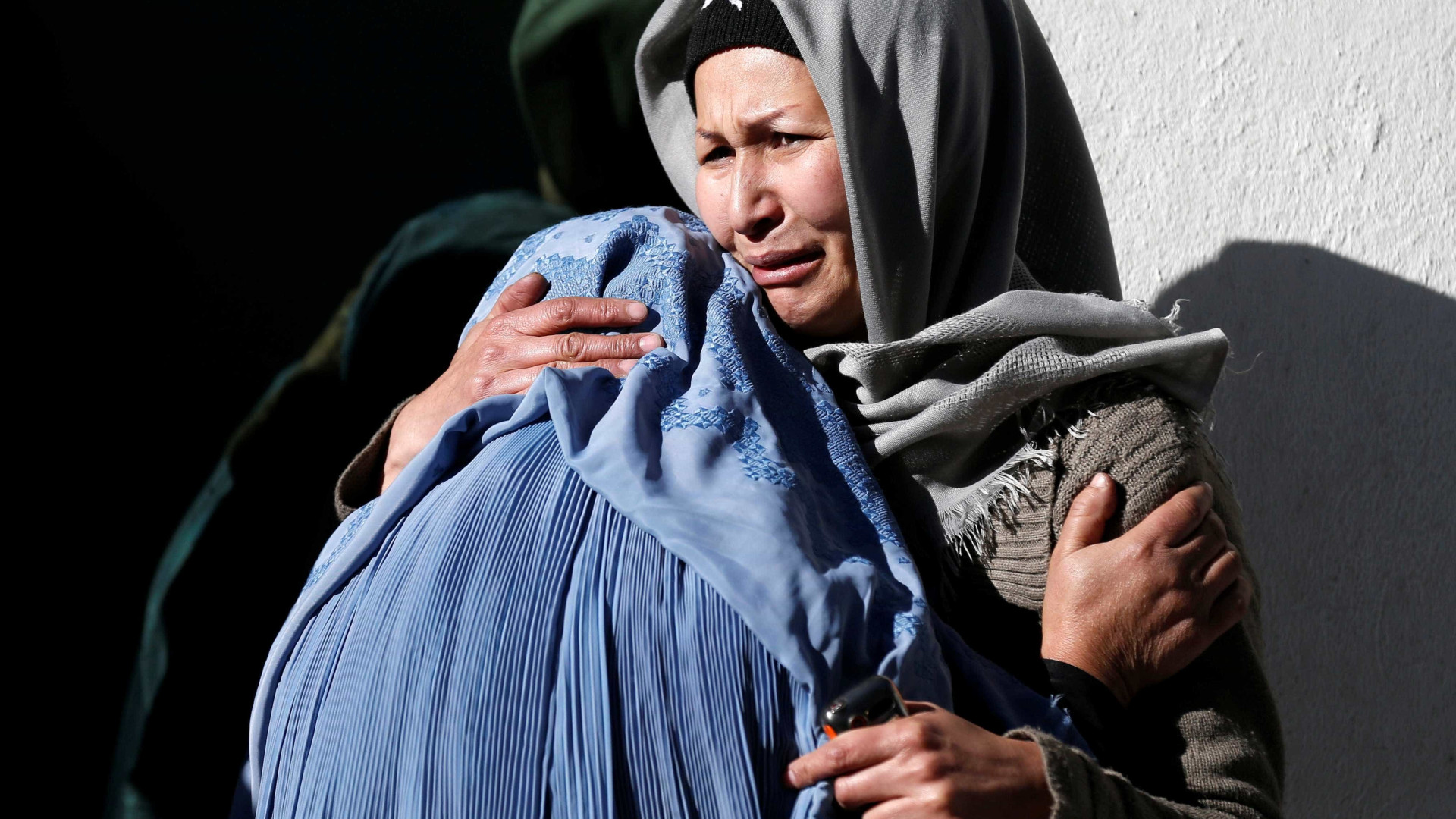 Atentado suicida deixa pelo menos 40 mortos no Afeganistão