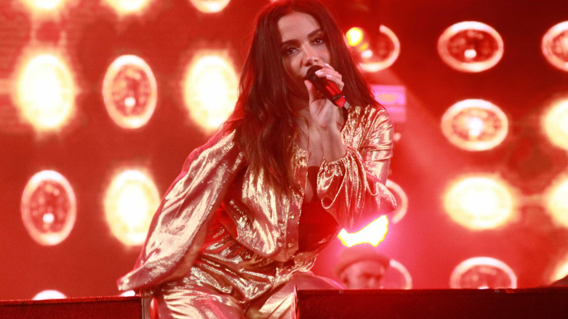 Anitta dá 'patada' em fã: 'Se eu brinco fala que eu to arrogante'
