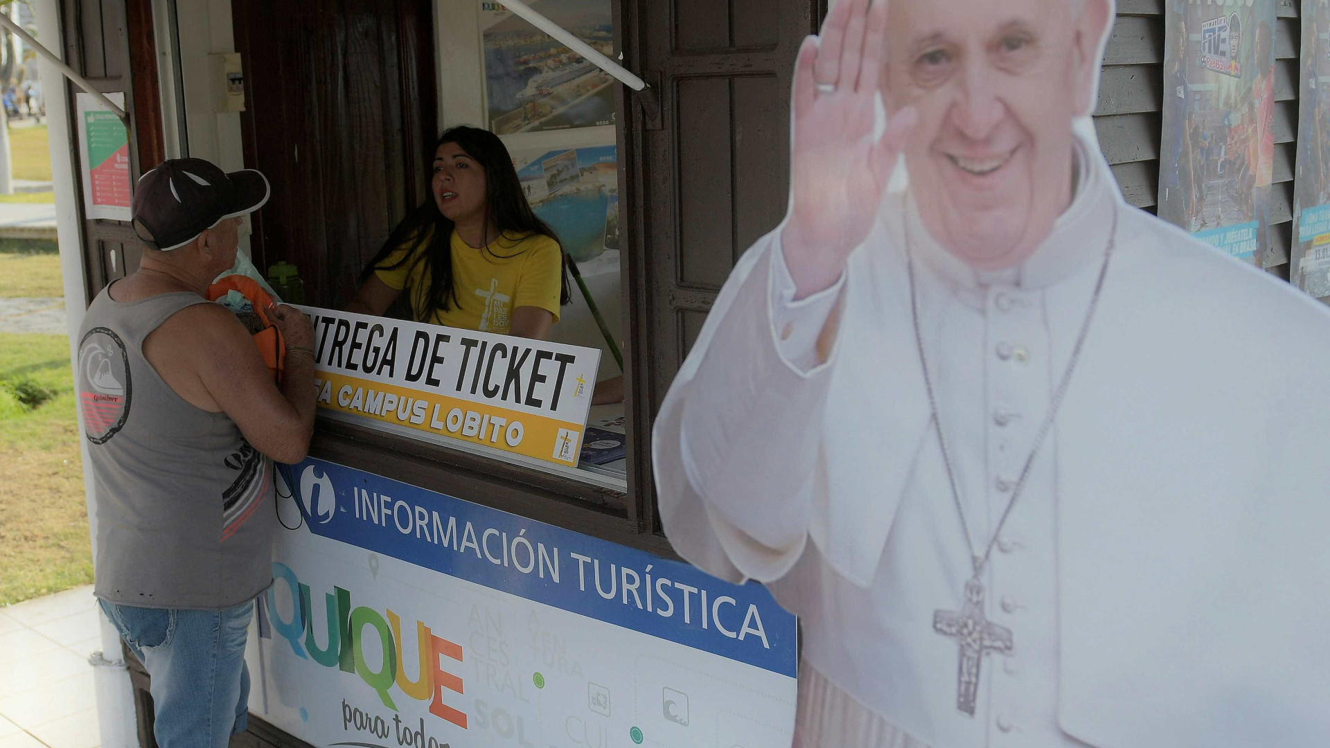 Igrejas são atacadas em protesto à viagem de Papa ao Chile
