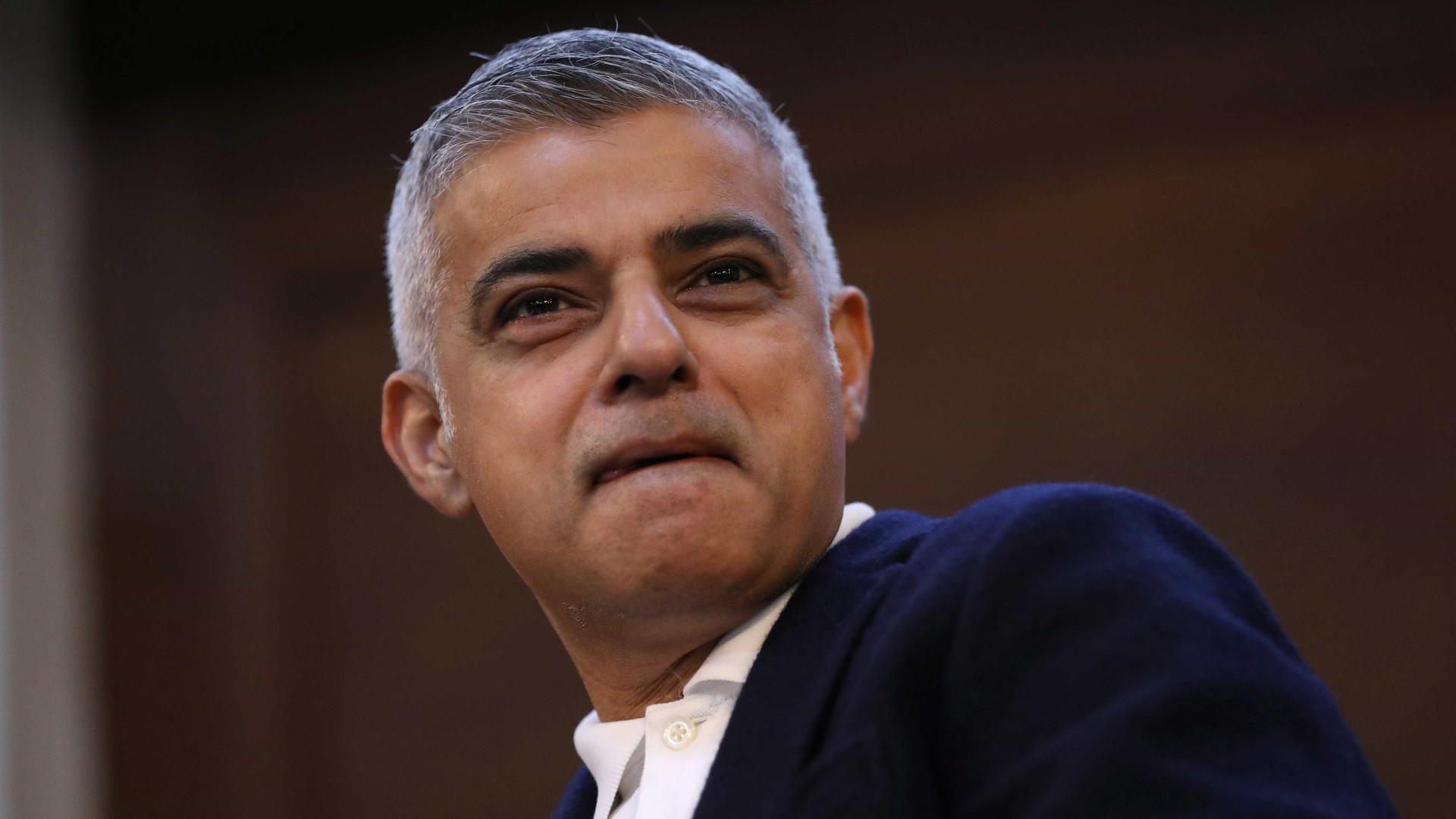 Defensores de Trump protestam contra prefeito de Londres em evento