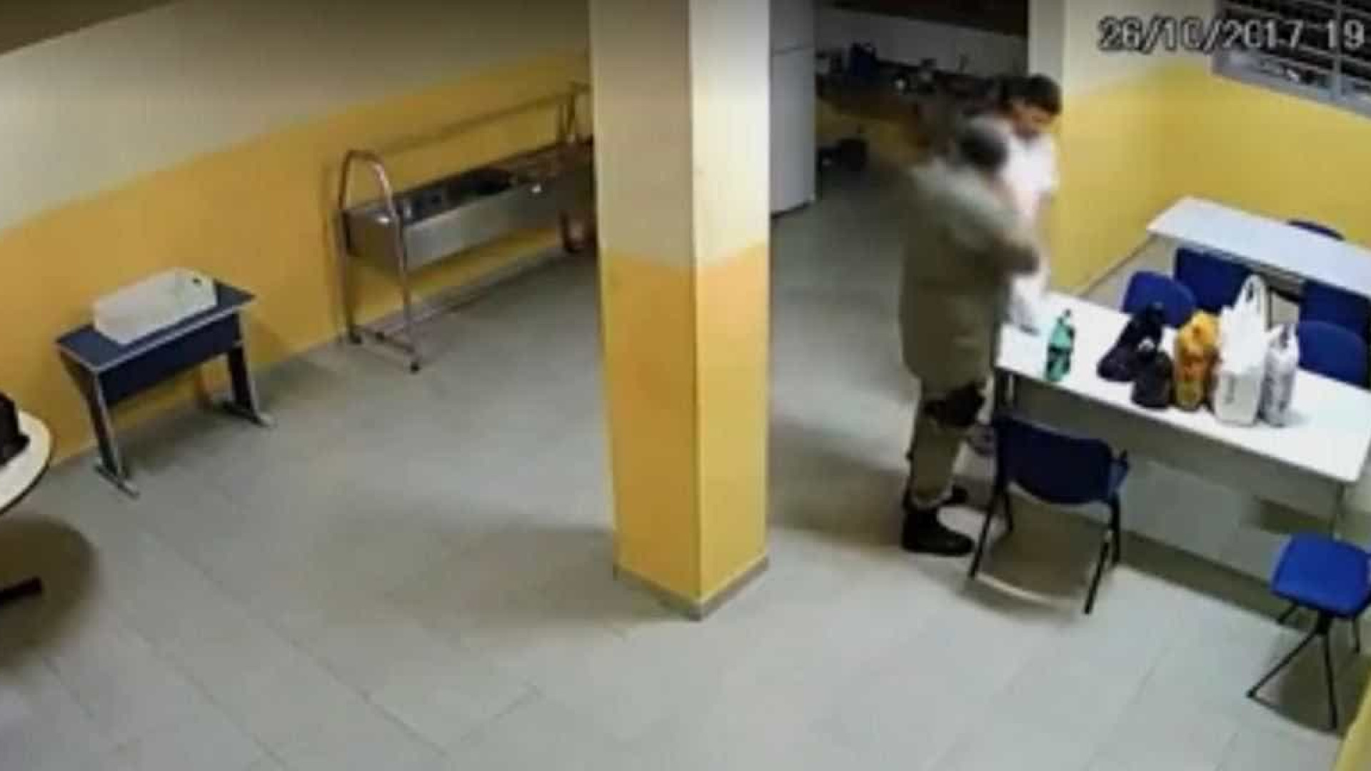 Preso pede tele-entrega de comida em presídio de segurança máxima