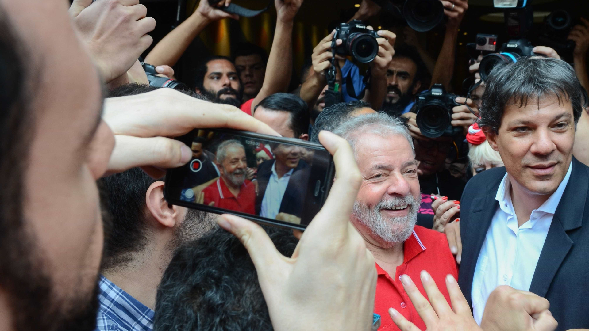 Haddad visita Lula na prisão pela quarta vez como candidato