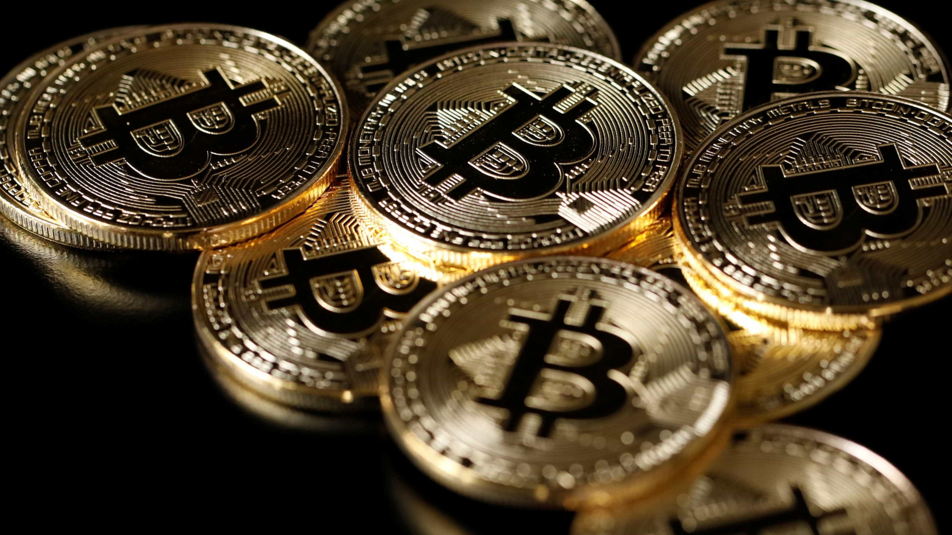 Bitcoin perde 23% do valor, maior queda em 4 anos