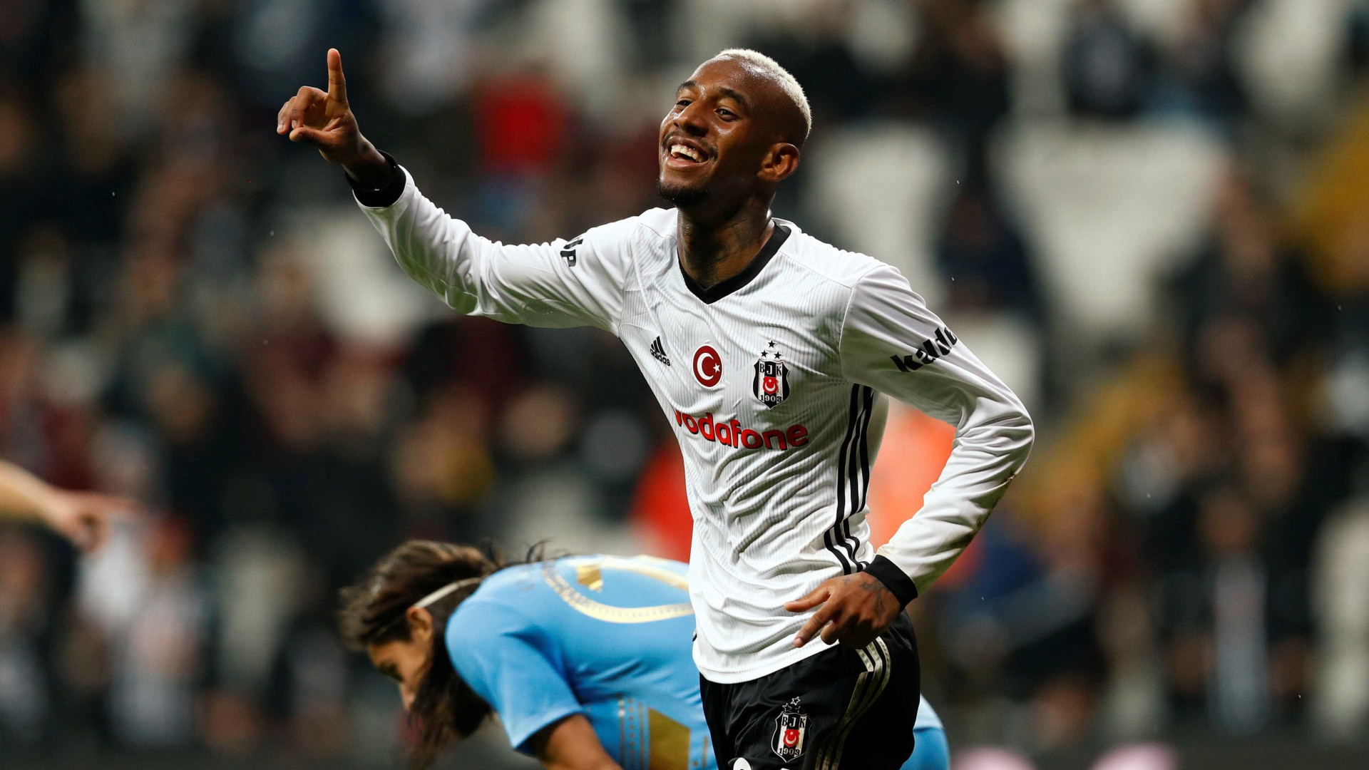 Besiktas consegue dinheiro e deve pagar R$ 84 mi por Talisca