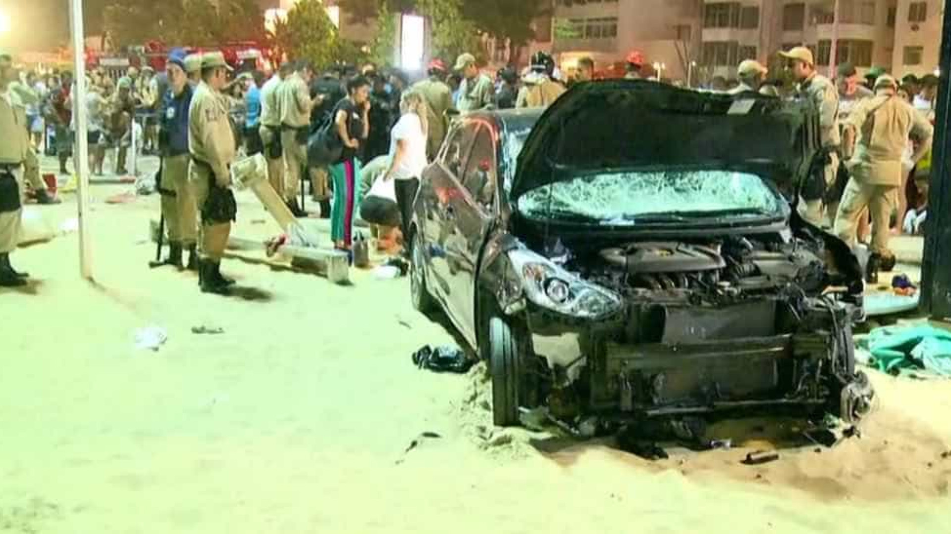 Motorista atropela 17 pedestres na Praia de Copacabana; bebê morre