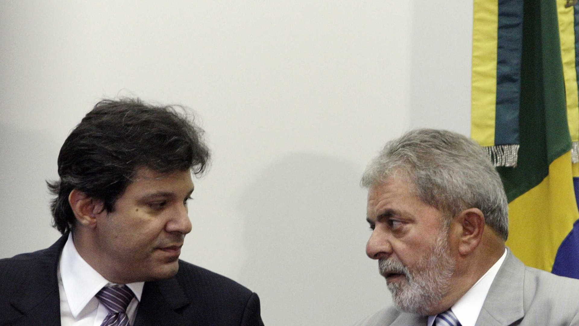 Viagra deve mudar de cor para homenagear 'tesão' de Lula, diz Haddad