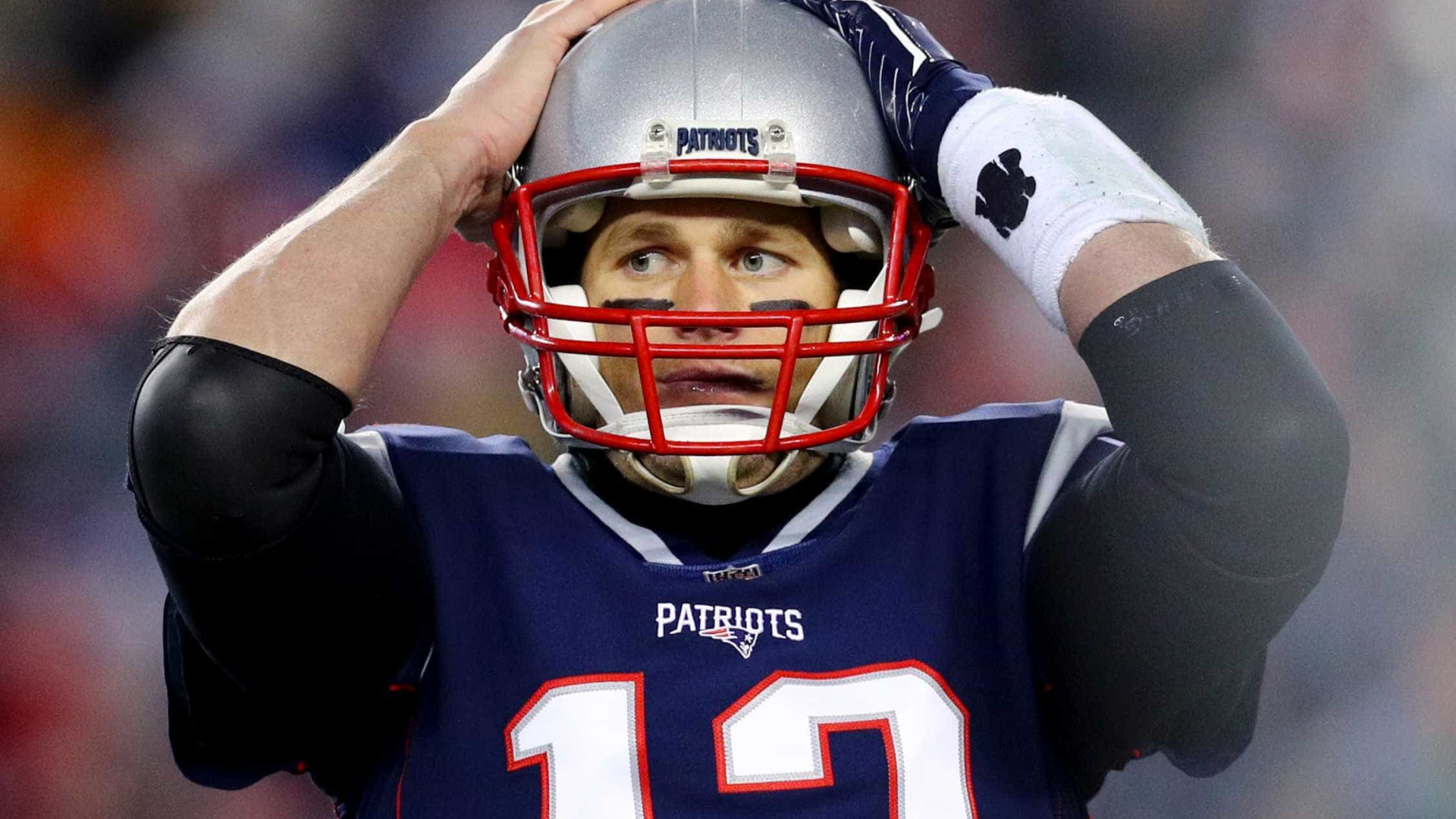 Brady pode se garantir no Super Bowl pela 8ª vez, mas lesão preocupa