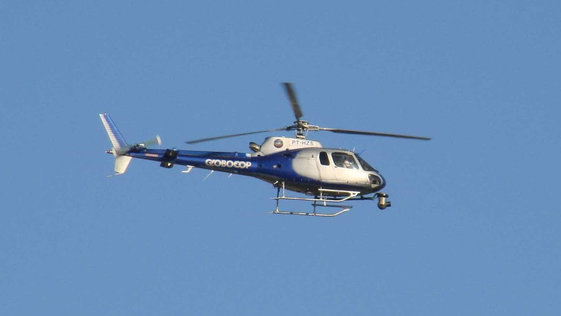 Helicóptero da Globo cai em praia do Recife e deixa ao menos 2 mortos