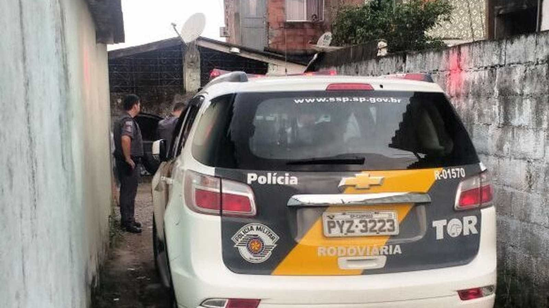 Dupla bate carro após trocar tiros com a polícia na Imigrantes