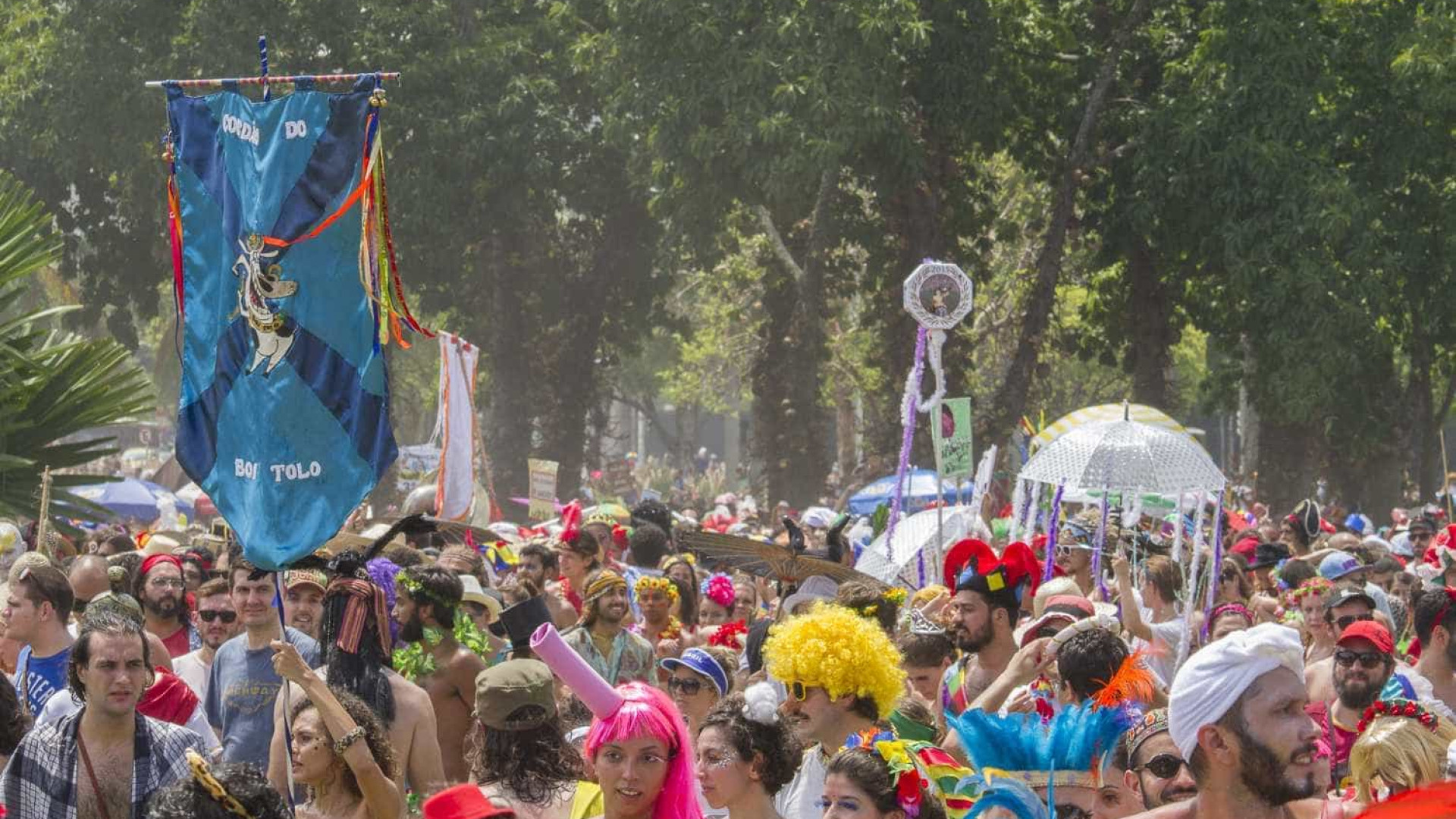 Tiroteio próximo a bloco de carnaval deixa um morto no Rio