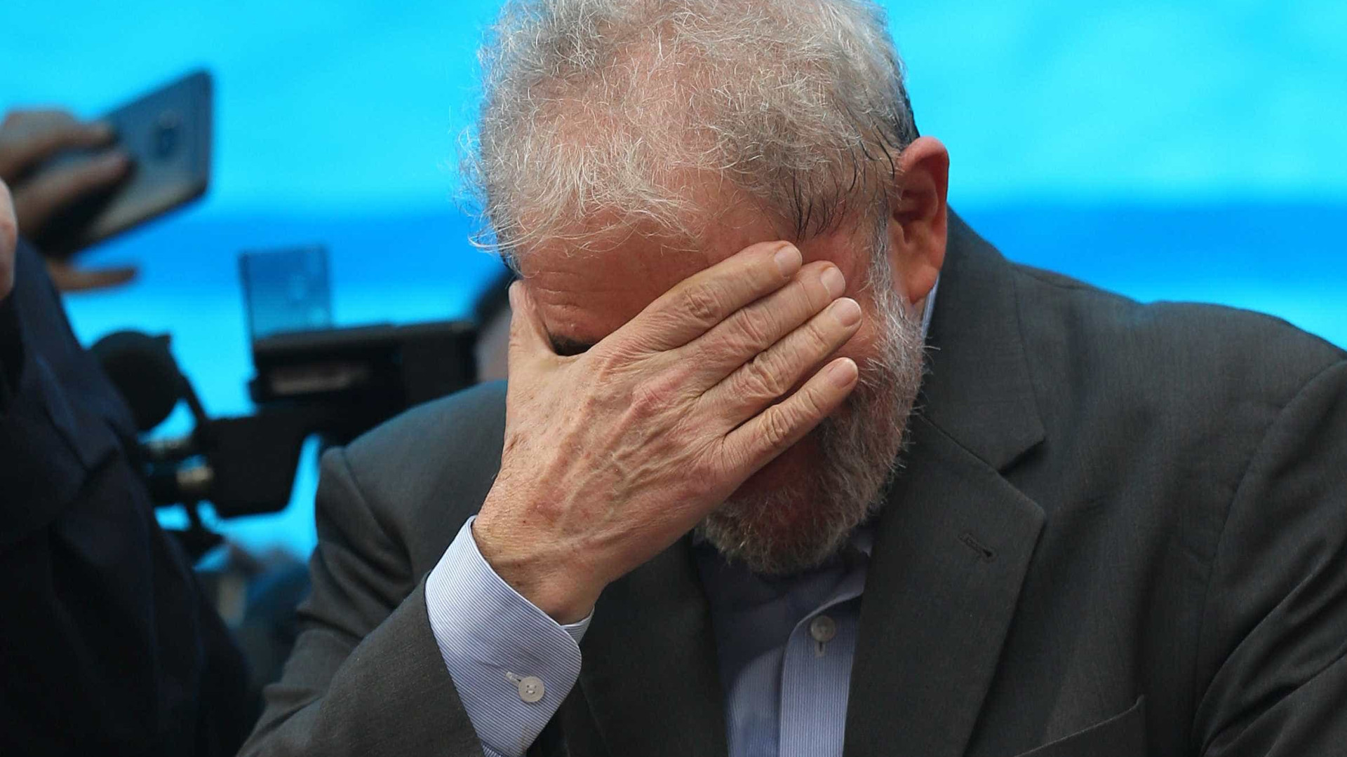 STJ adia julgamento de habeas corpus contra prisão de Lula