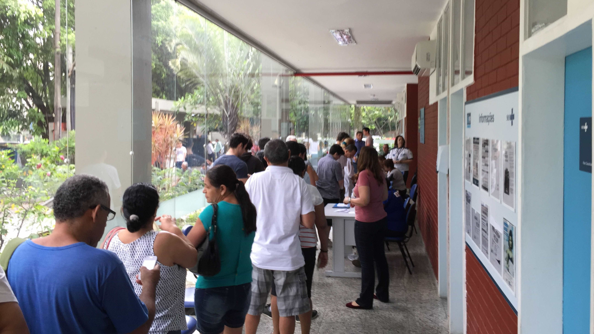 Febre amarela: apesar de chuva e filas, Rio vacina 500 mil no dia D