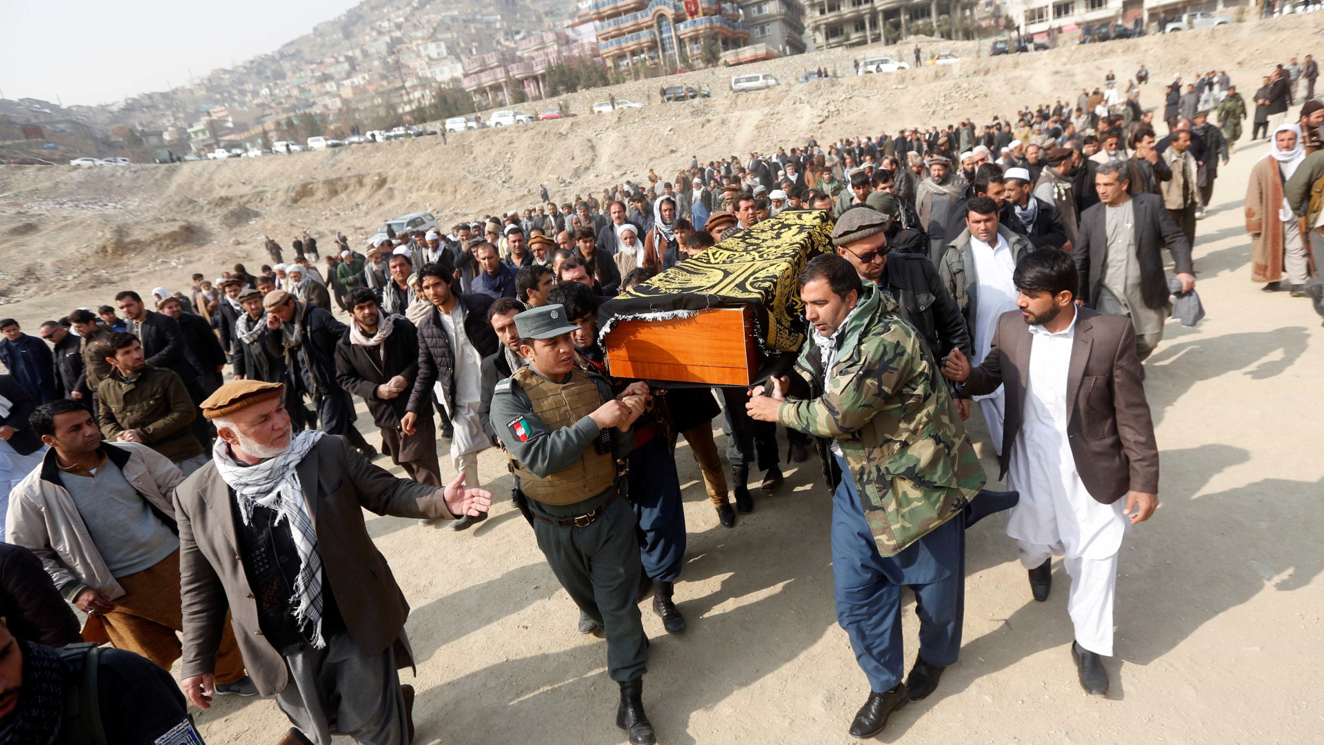 Governo do Afeganistão eleva para 103 o número de mortos em Cabul