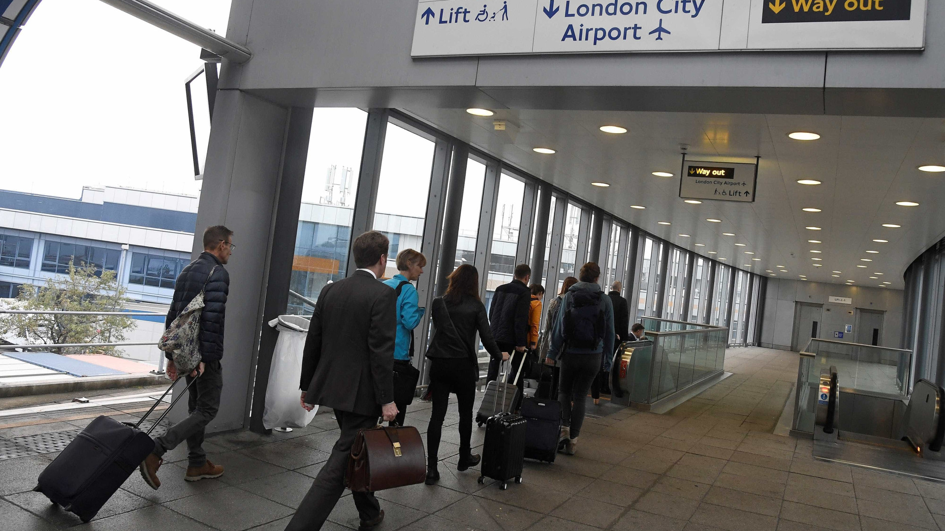 Aeroporto de Londres é fechado após descoberta de bomba da 2ª Guerra