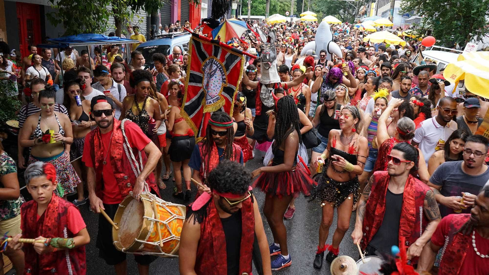 Carnaval: 37 blocos desfilam hoje pelas ruas de São Paulo