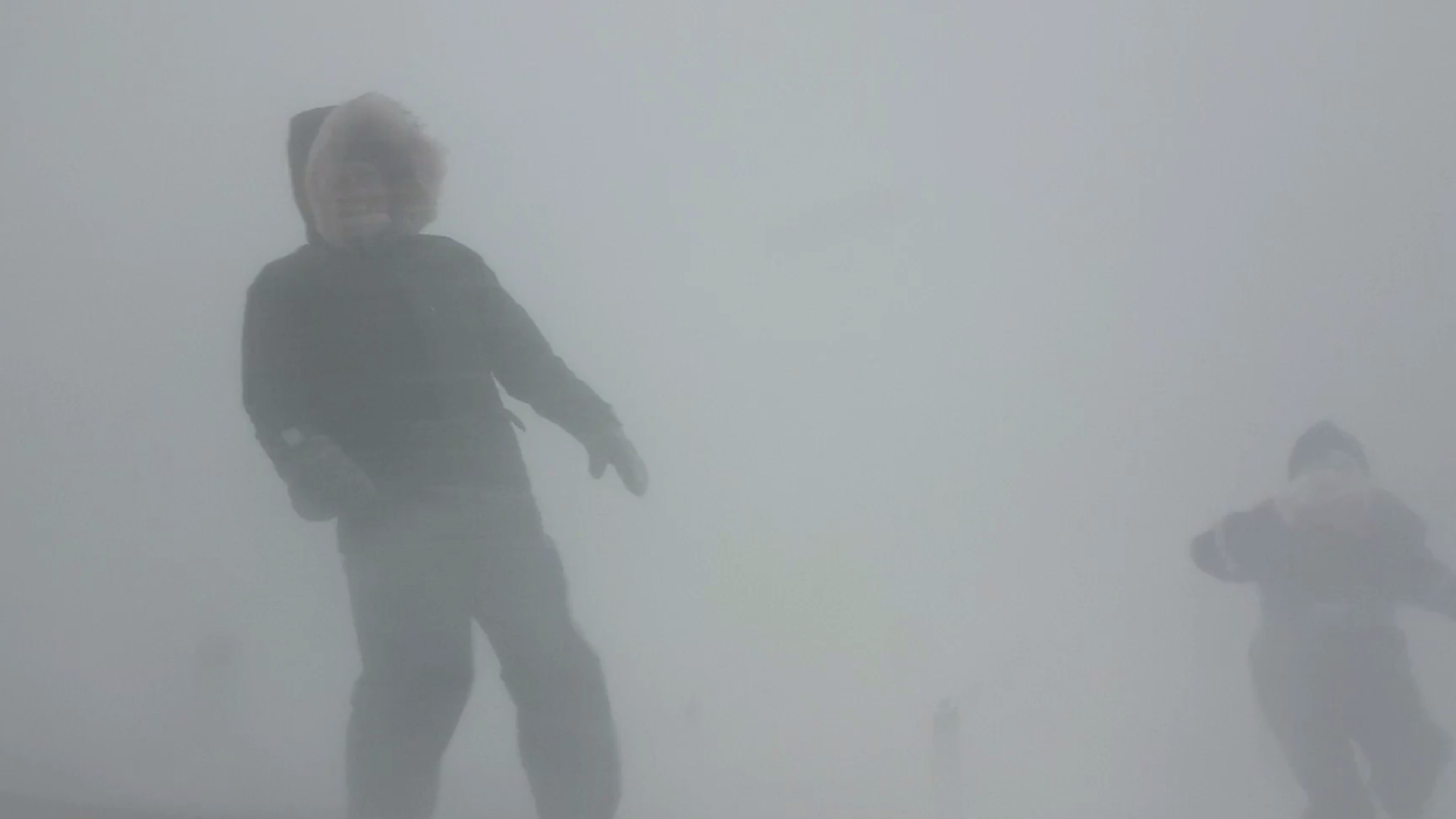 Forte tempestade de neve é filmada na Islândia