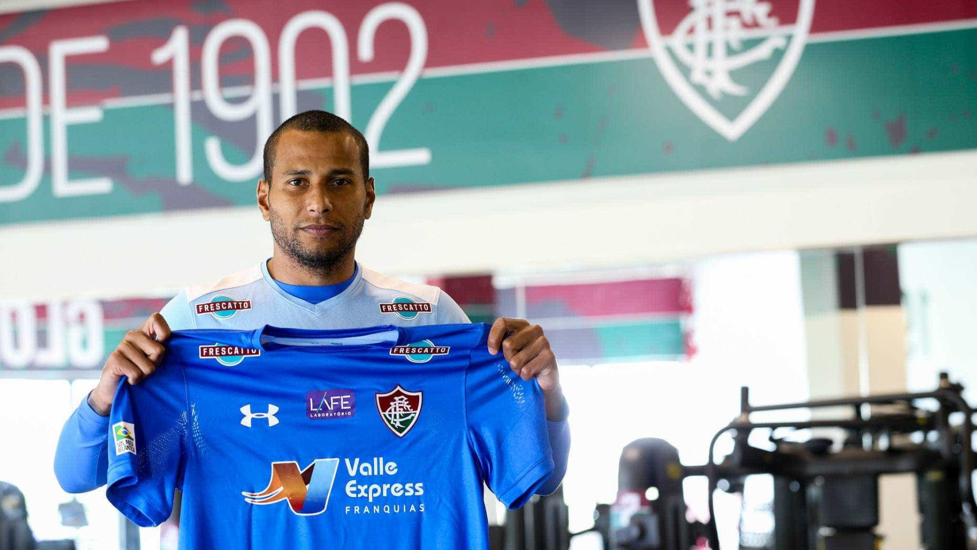 Novo goleiro do Fluminense superou vício em cocaína