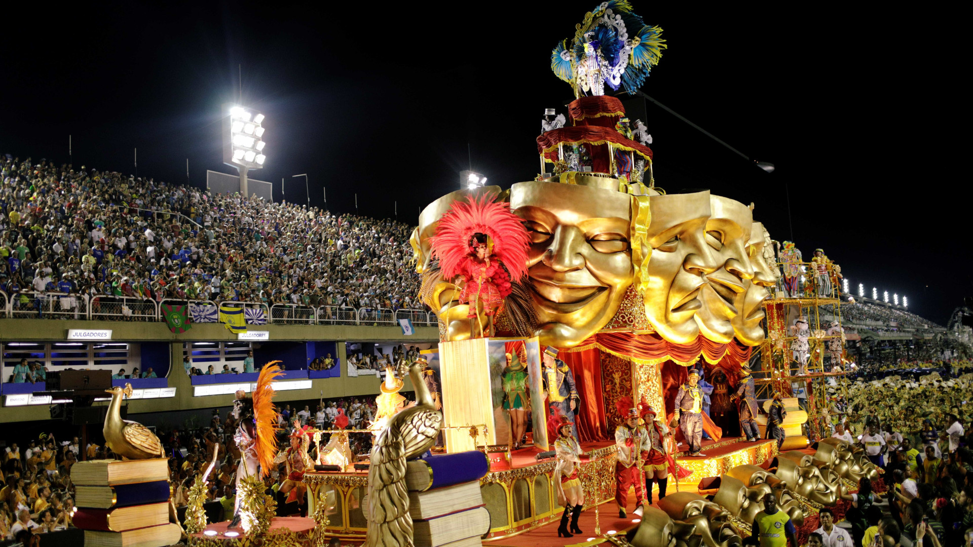 Tijuca faz desfile redentor e sai ovacionada da Sapucaí