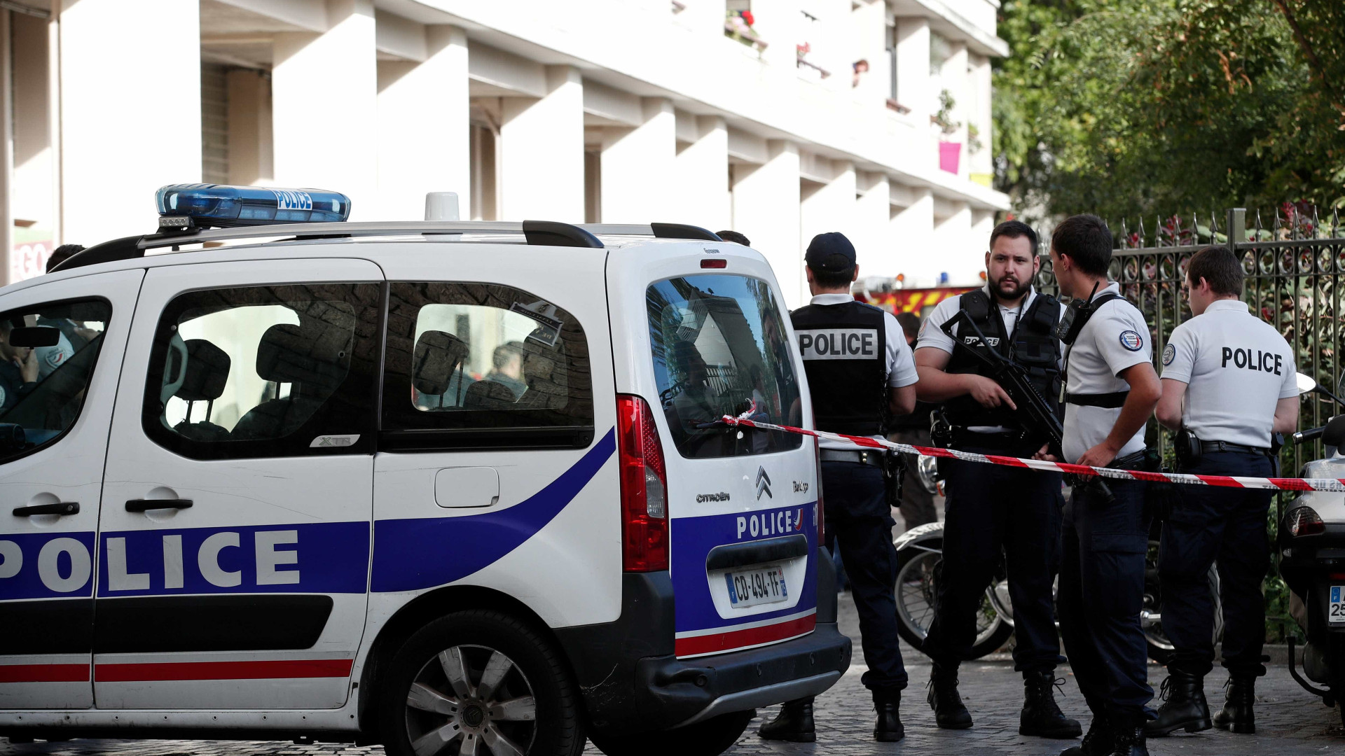 Homem embriagado esfaqueia seis pessoas em Paris