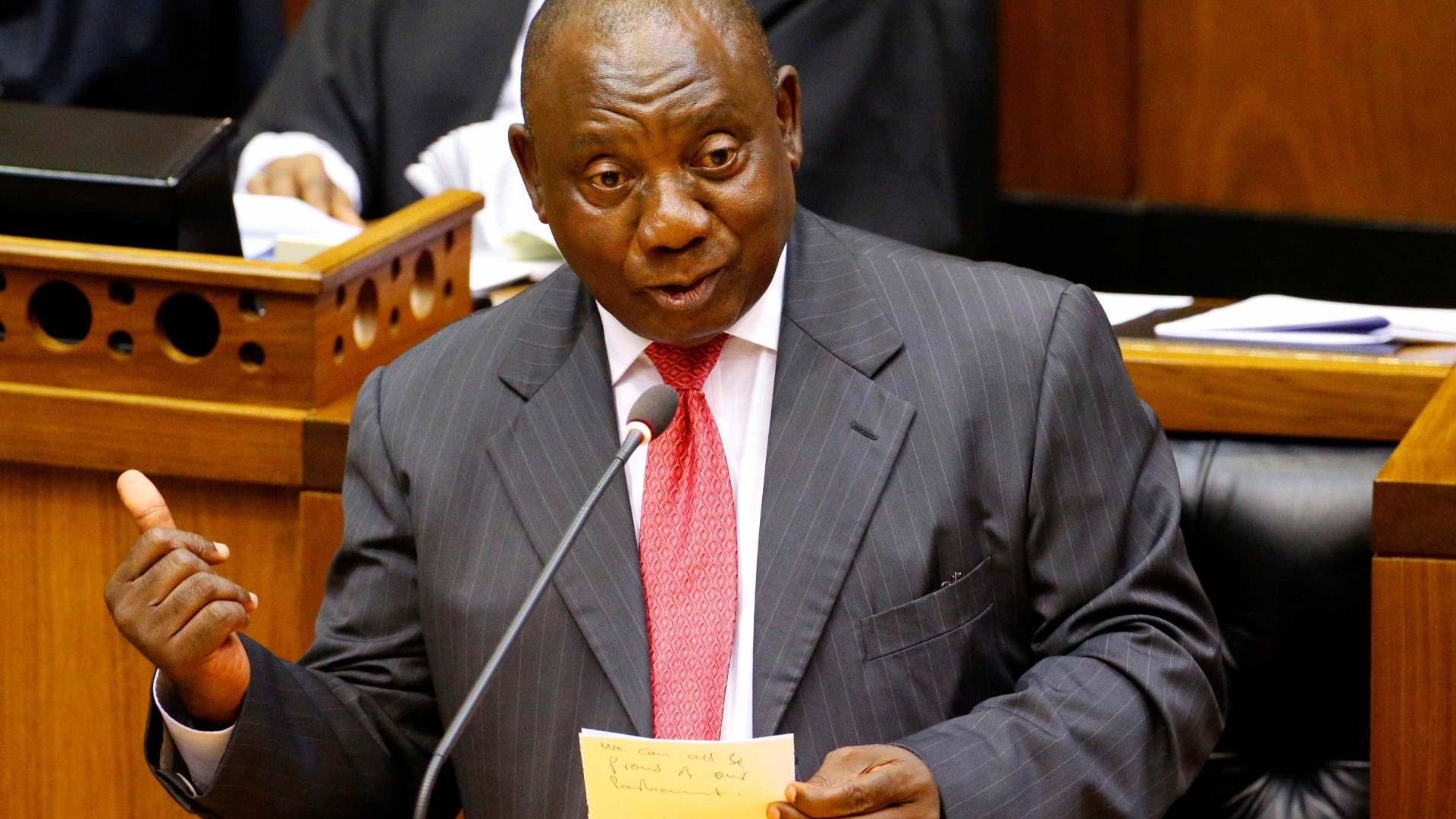 Cyril Ramaphosa é eleito novo presidente da África do Sul