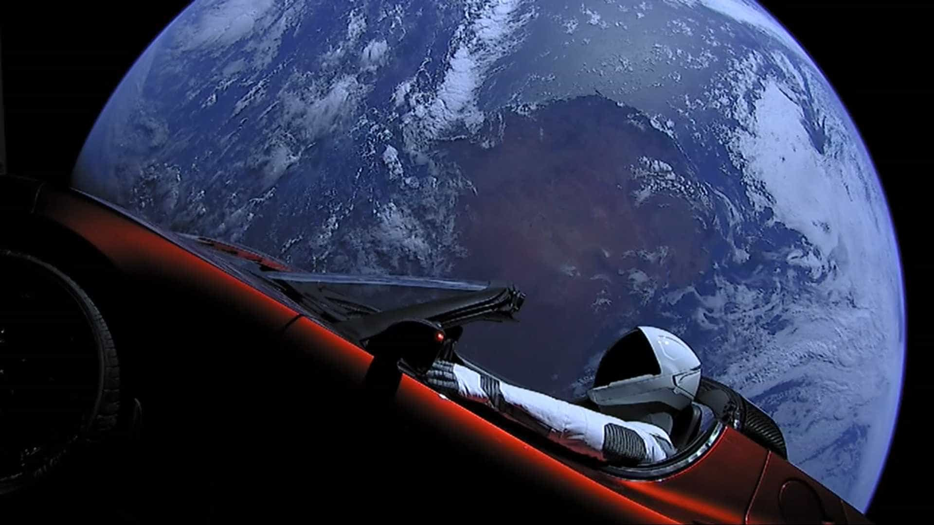 Astrônomos avaliam chances de queda do carro Tesla na Terra