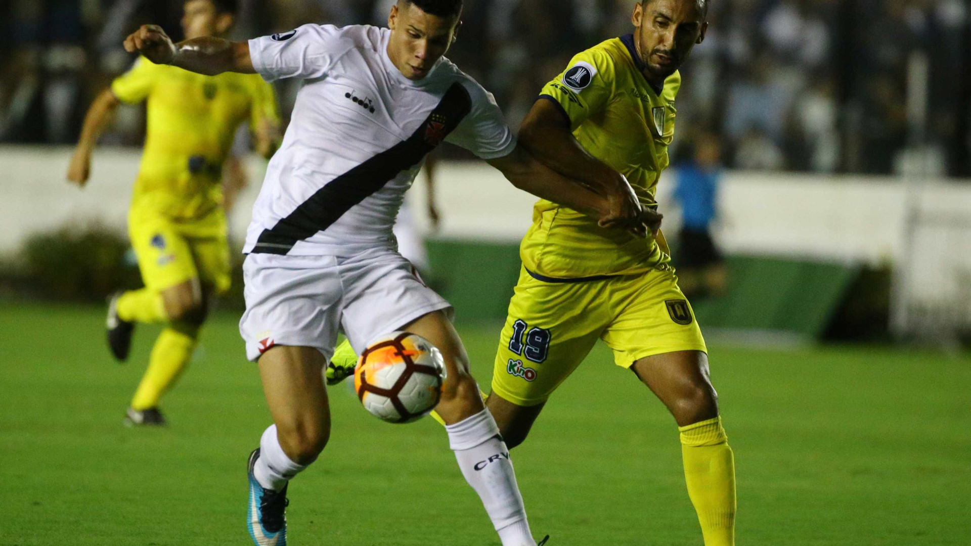 Paulinho é destaque na Espanha após superar Neymar na Libertadores