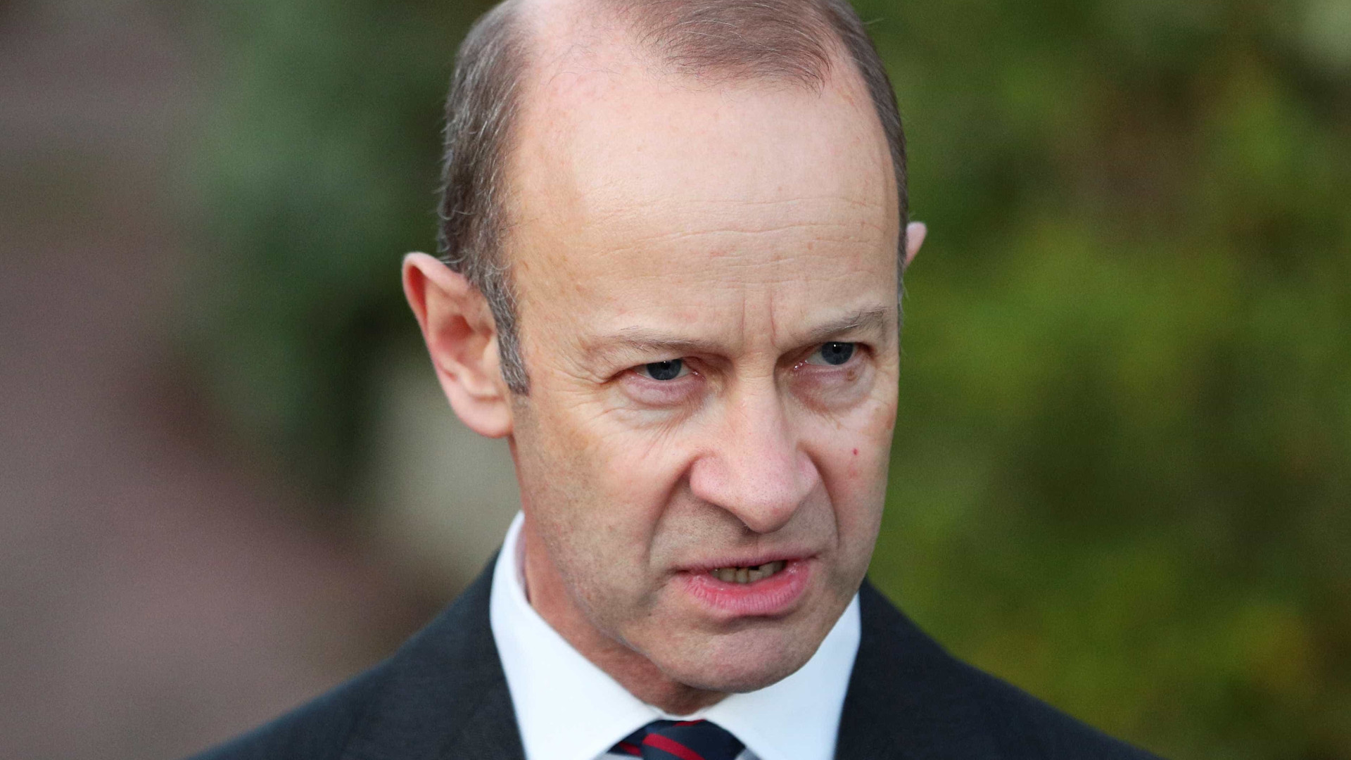Líder do UKIP é demitido após escândalo com mensagens racistas
