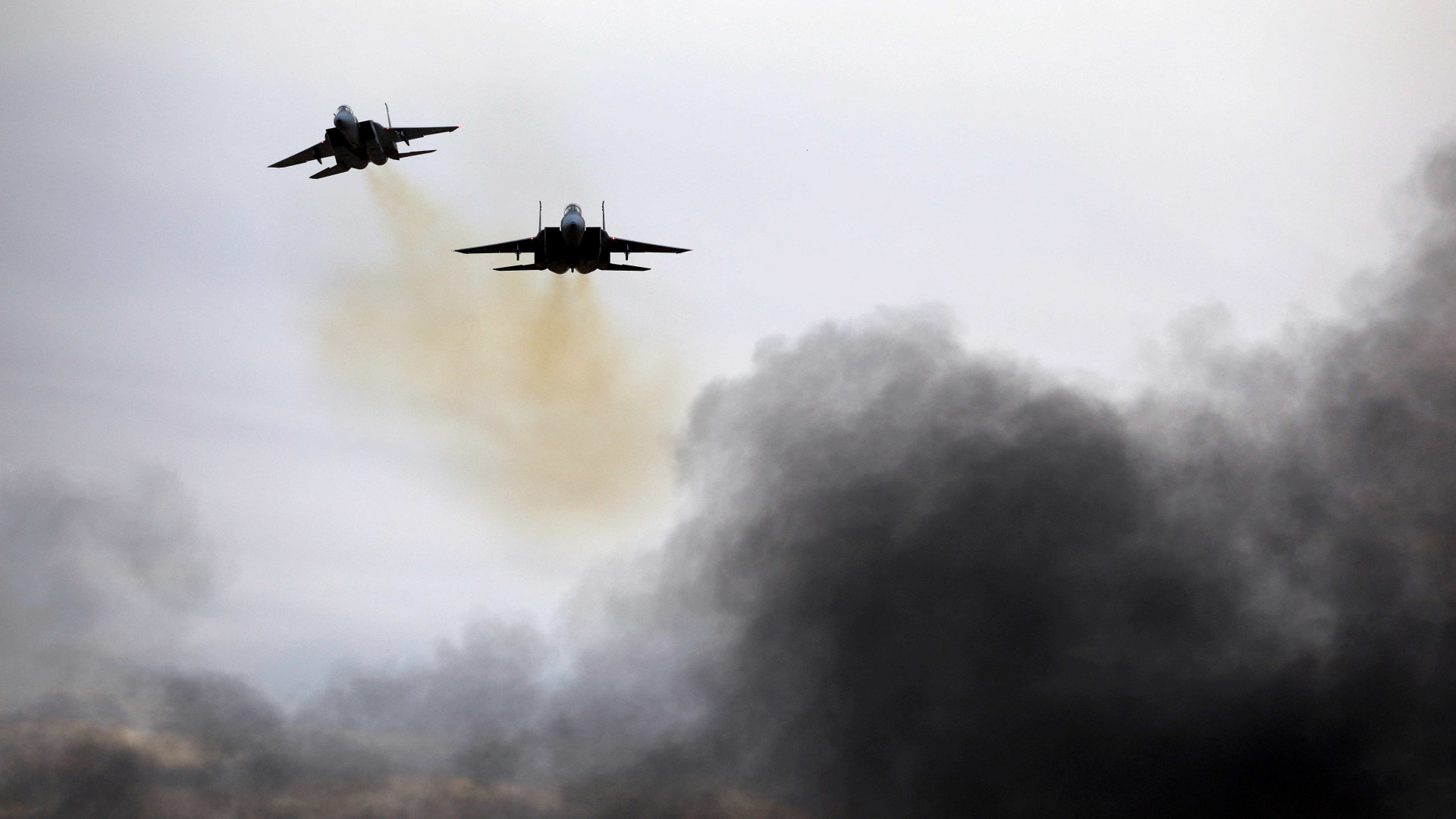 Israel bombardeia posições do Hamas em Gaza