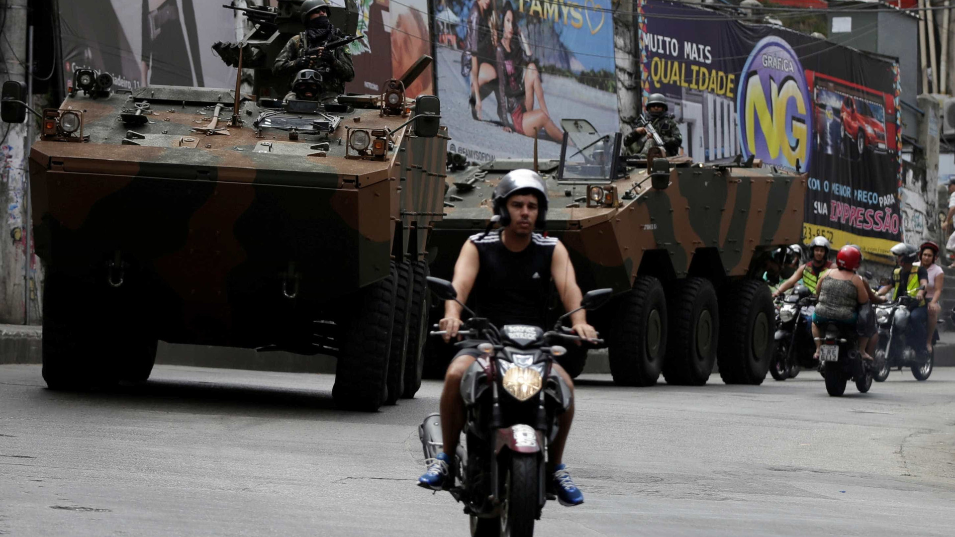 Tropas do Exército saem de batalhões para ação em área violenta do Rio