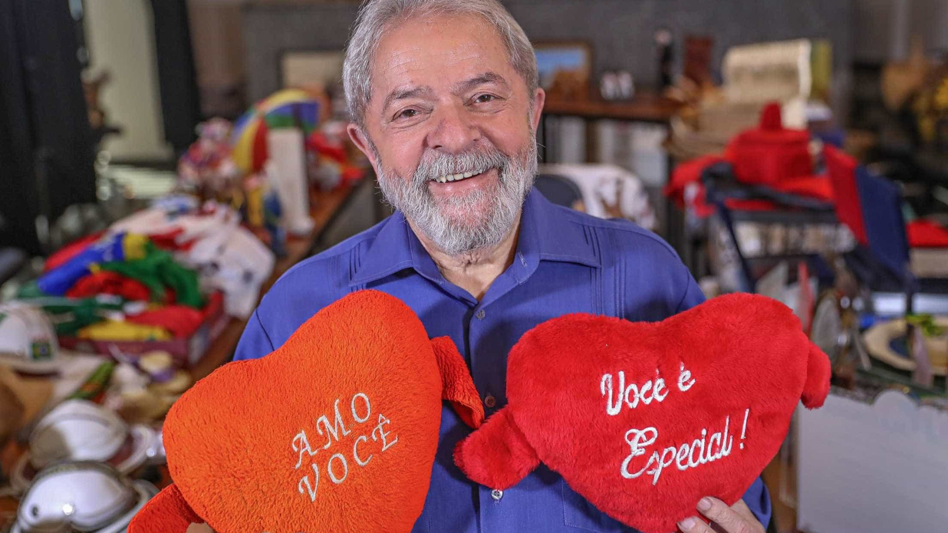 'Recebo cartas de companheiras que querem cuidar de mim', diz Lula