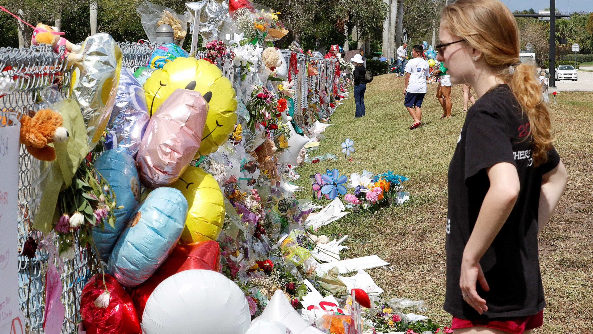 Escola na Florida alvo de massacre reabre parcialmente