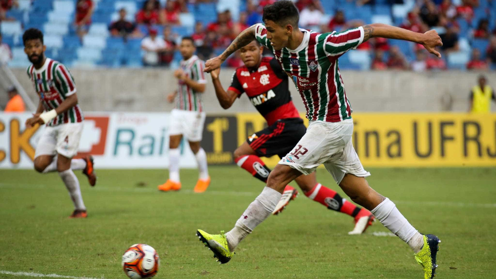 Com dois de Marcos Júnior, Fluminense atropela reservas do Flamengo