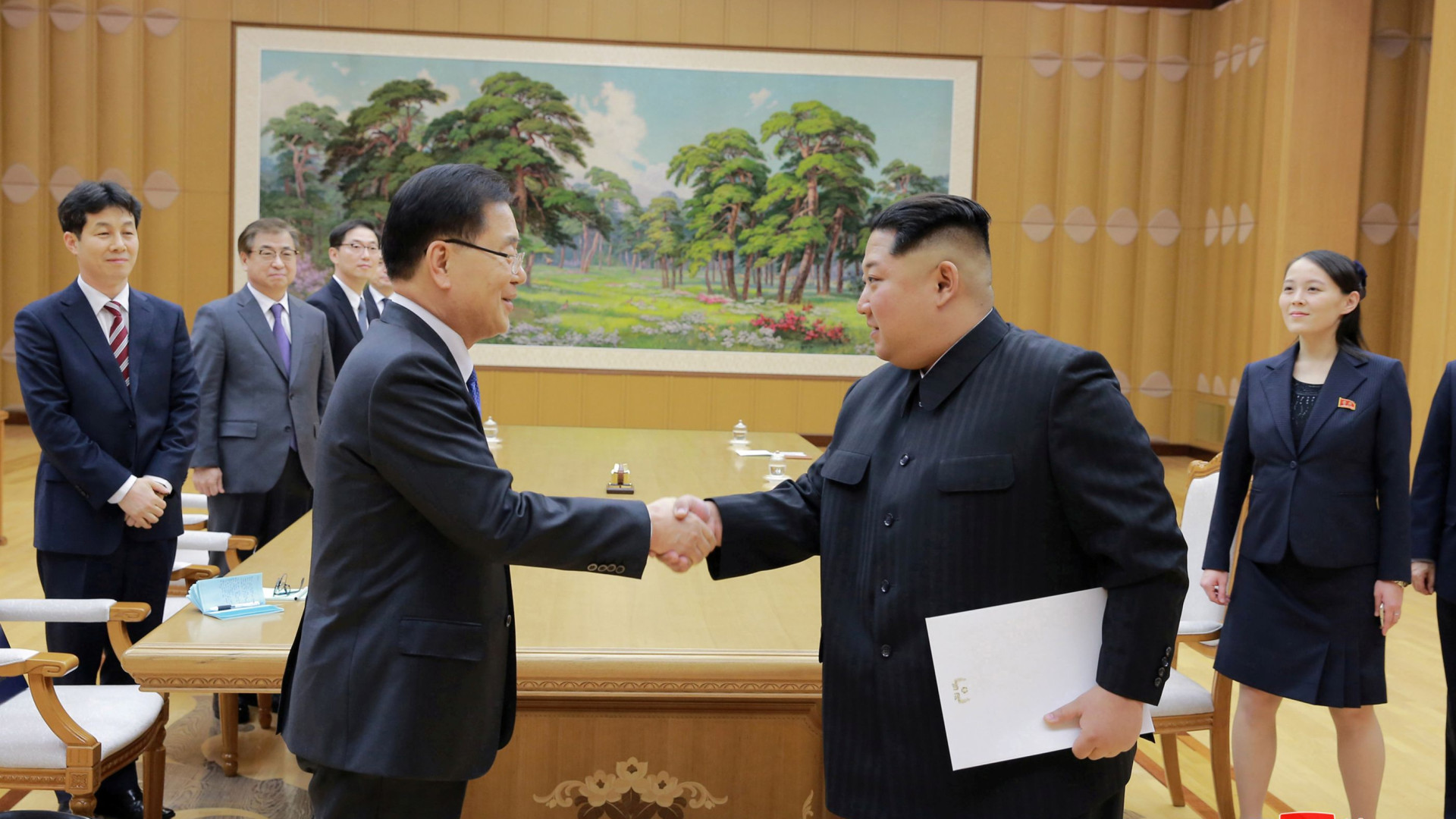 Coreias criam 'telefone vermelho' entre os dois líderes