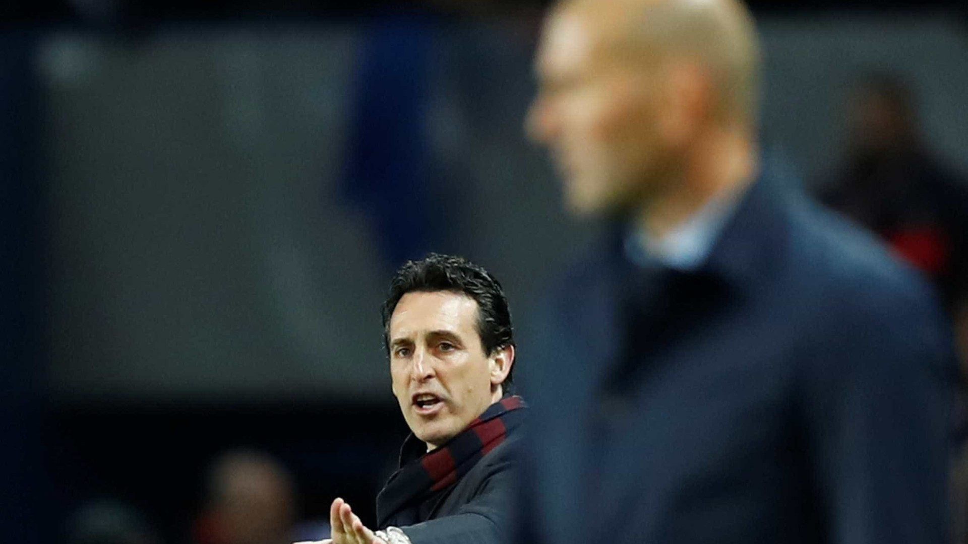 Torcida do PSG pede Zidane como técnico após eliminação