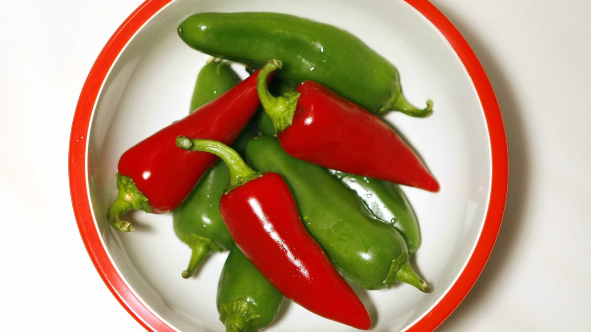 Faça um molho de pimenta aromático em apenas 30 segundos