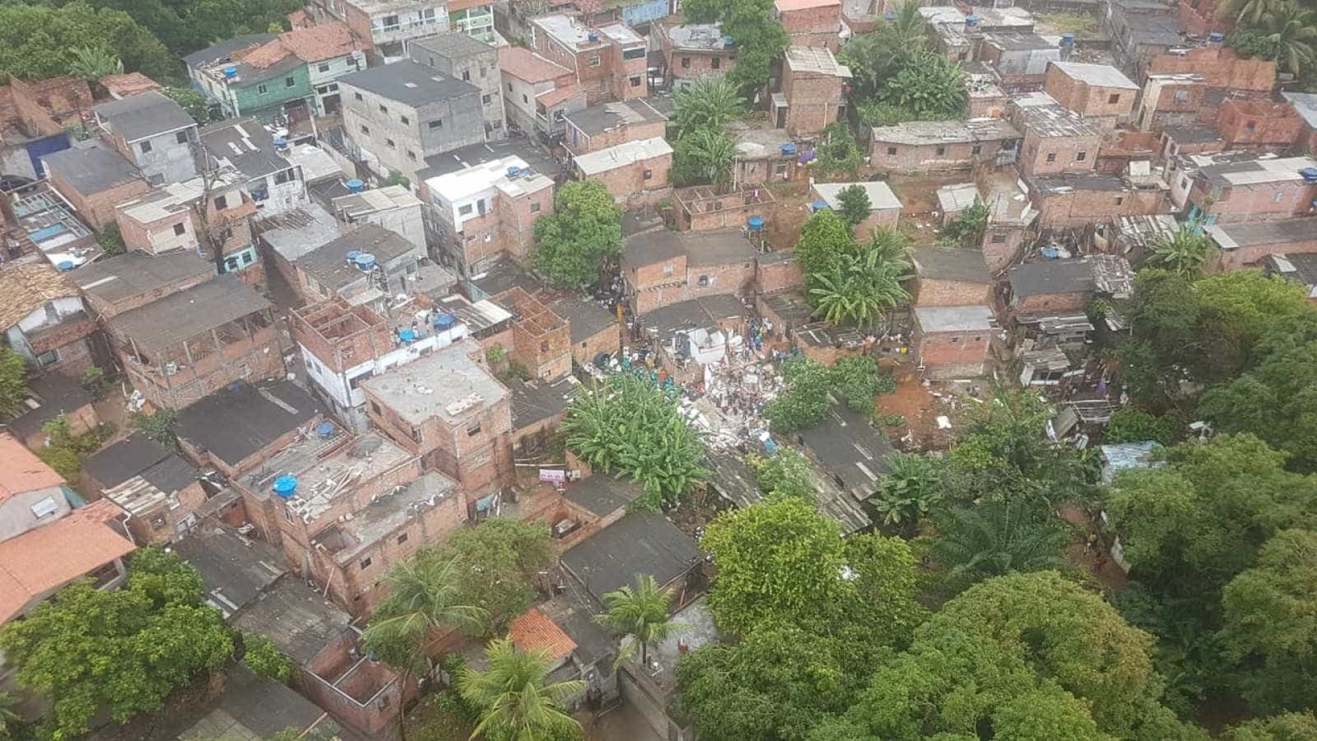 Prédio que desabou em Salvador teve construção irregular