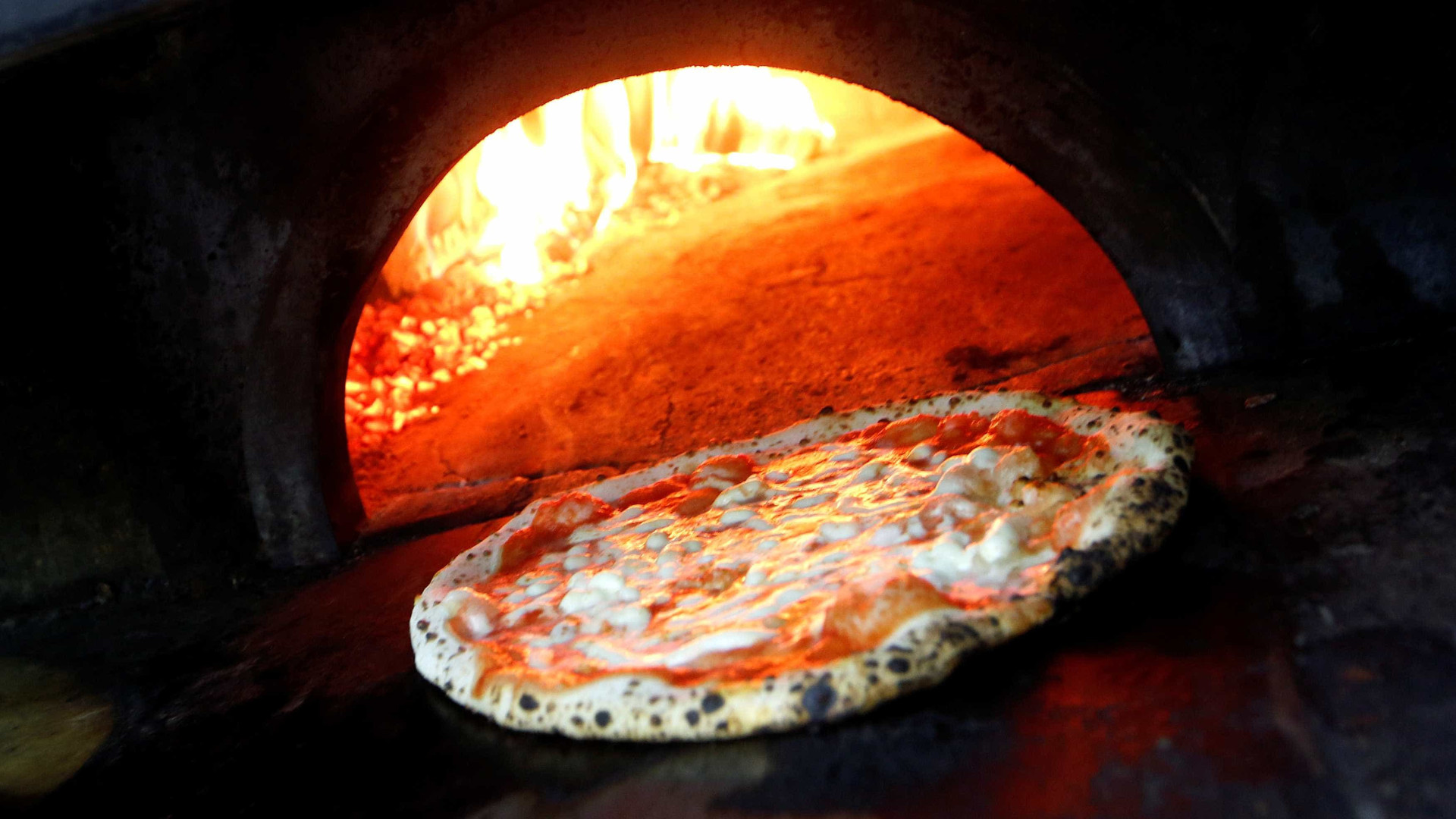 Chef com estrela Michelin 'ofende' italianos ao criar pizza saudável