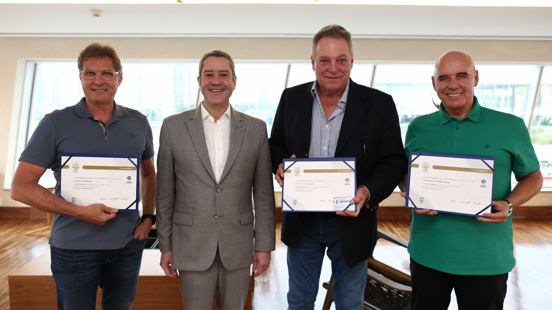 Abel, Oswaldo e Espinosa recebem Licença Honorária