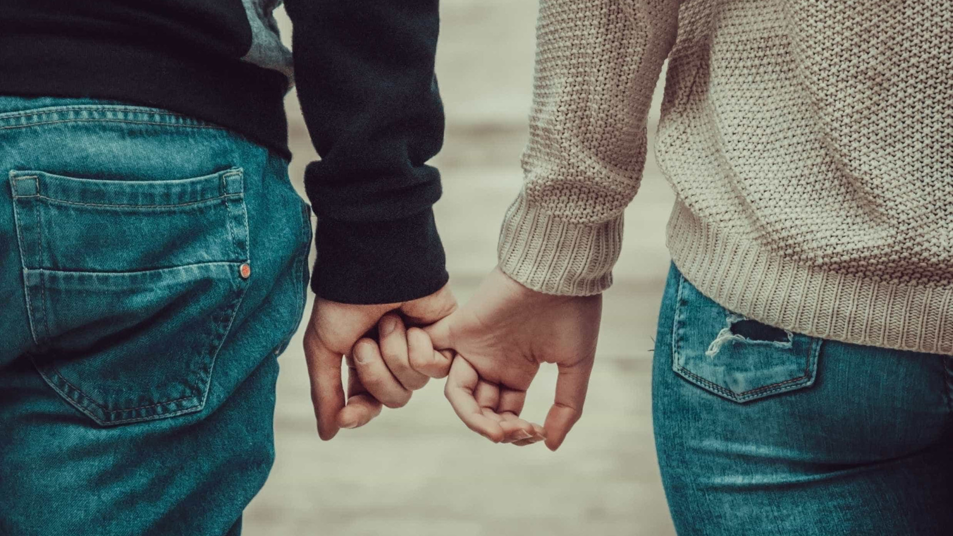 36 perguntas conseguem fazer um casal desconhecido se apaixonar