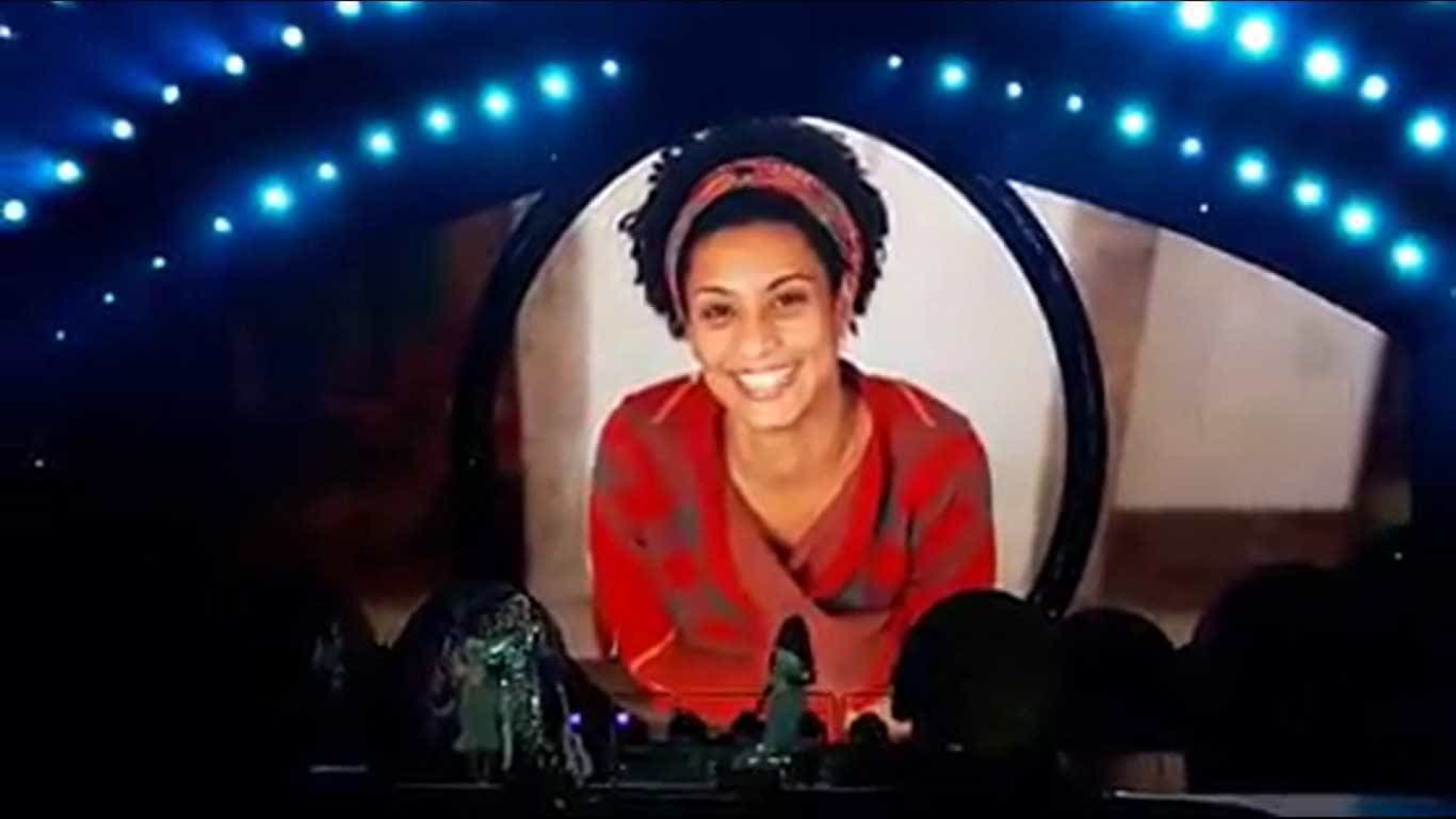 Vídeo: Kate Perry homenageia Marielle durante show no Rio de Janeiro