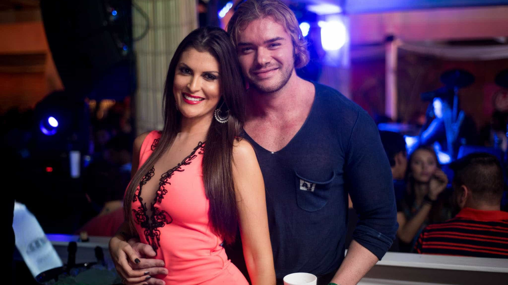 Namorada de Thor Batista comenta ciúmes: 'Ele sabe que tenho dono'