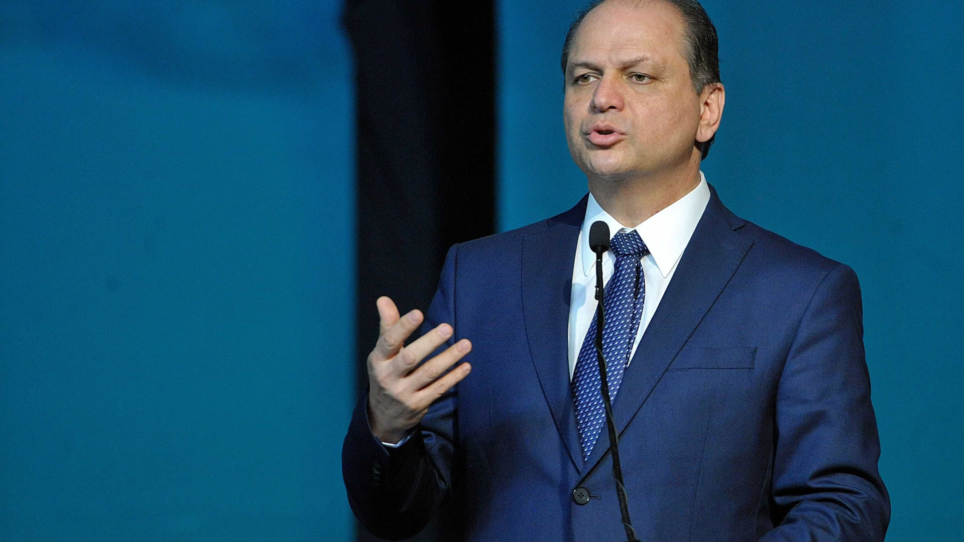Ex-ministro Ricardo Barros entra na disputa pelo comando da Câmara