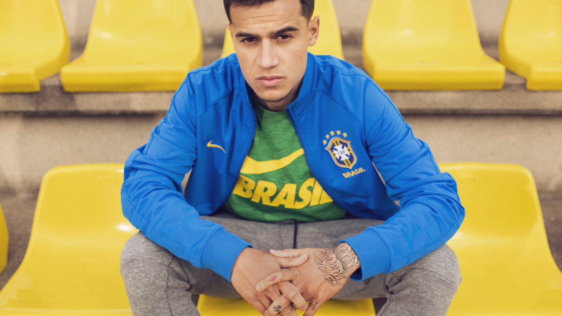 Coutinho lamenta racismo na Rússia e pede Brasil focado no jogo