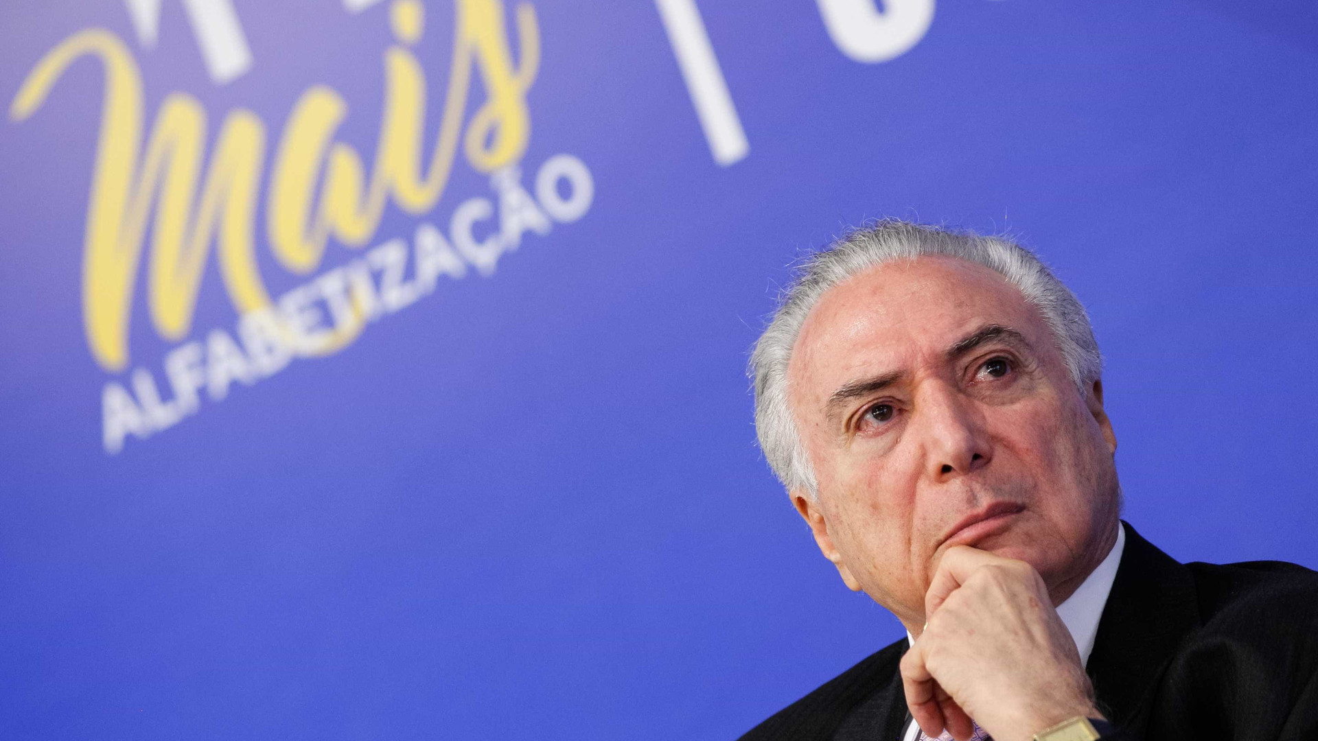 Slogan ambíguo do governo Temer vira enredo de bloco no Rio