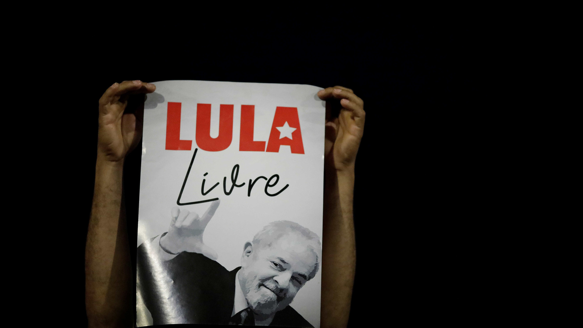 Desembargador ignora Moro e determina que Lula seja solto imediatamente
